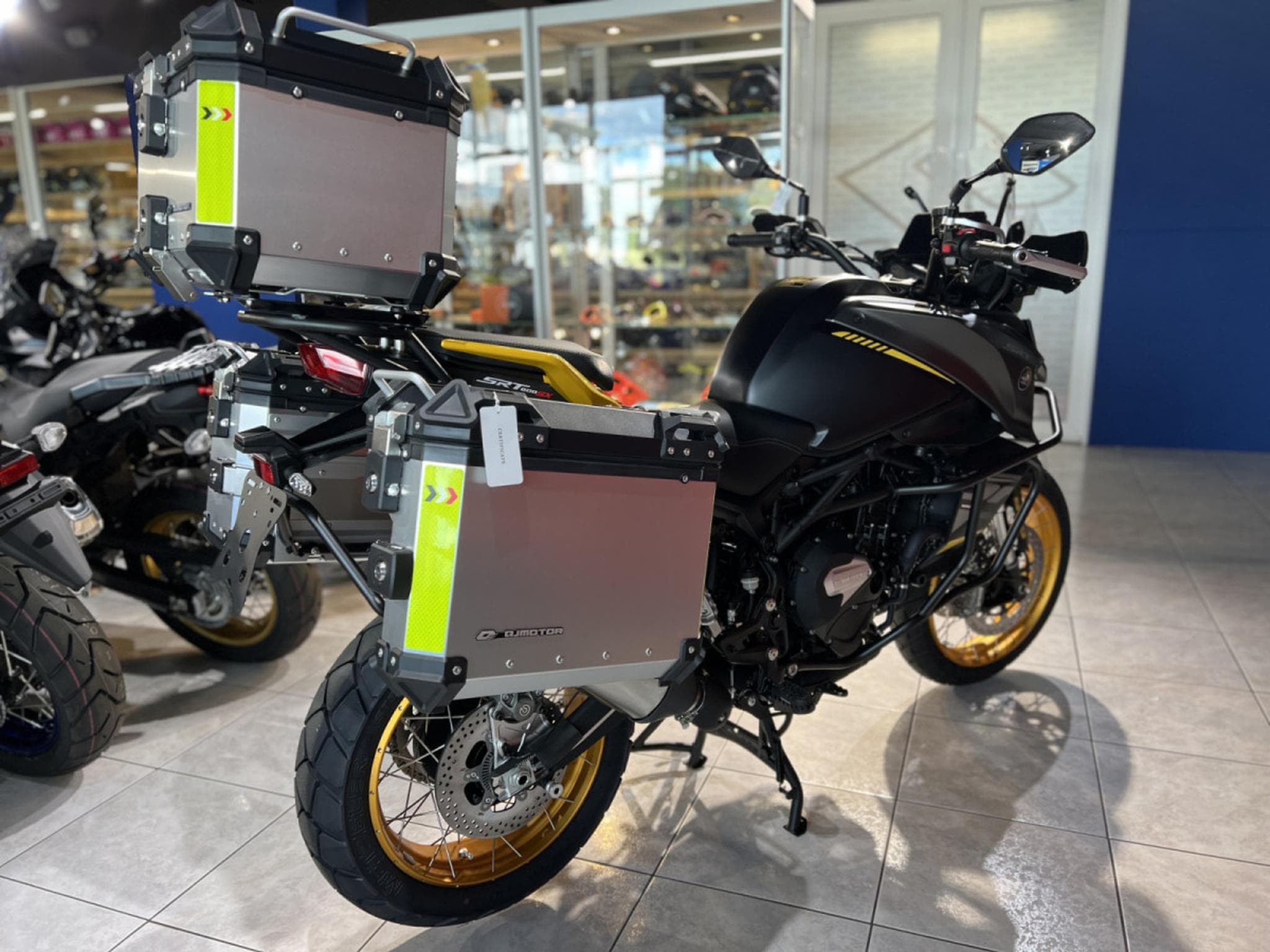 QJmotor SRT 800 SX TOURING (2024) - Foto 3