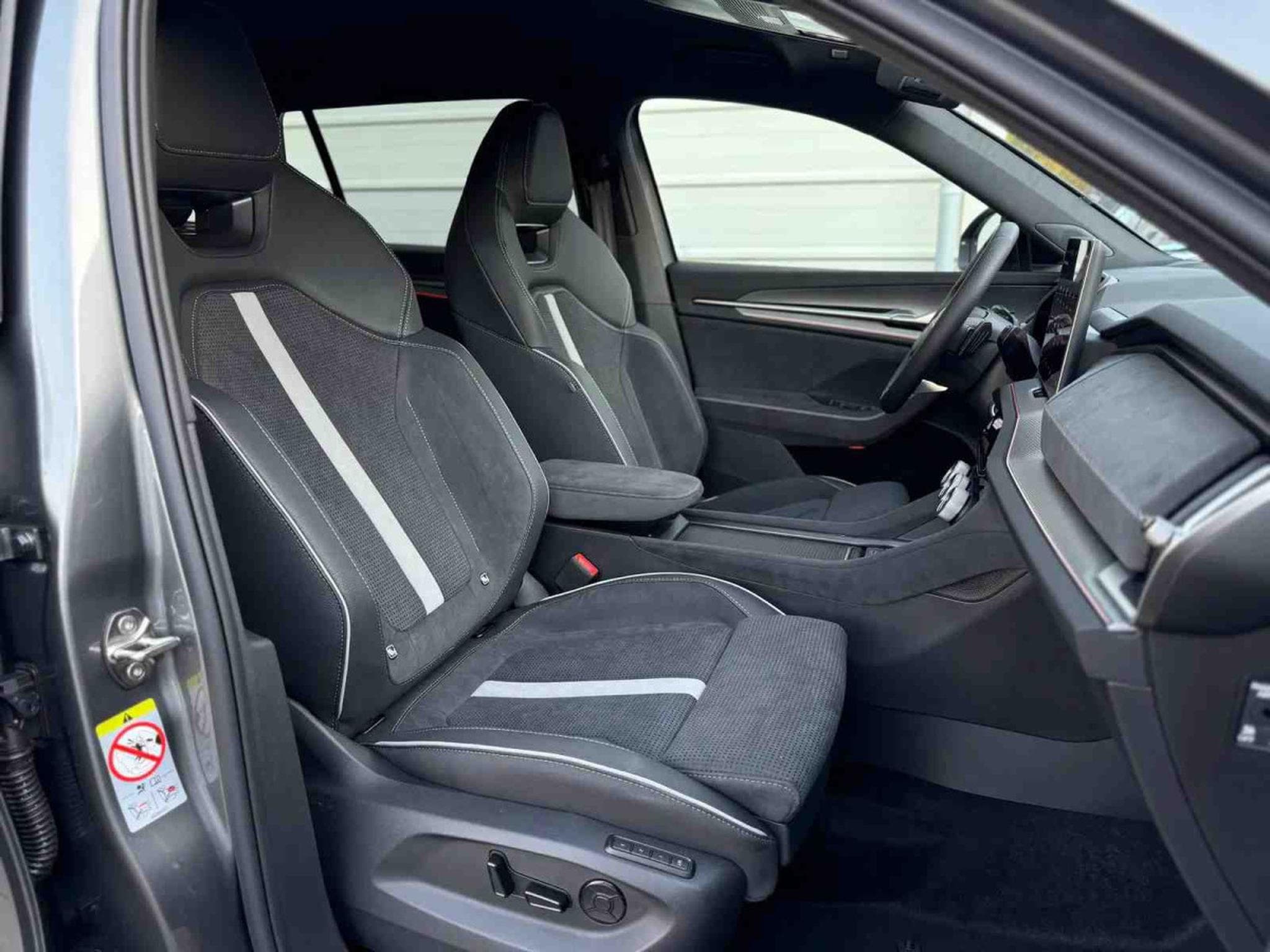 Skoda Kodiaq 2.0 TSi DSG 204 4x4 Sportline (2025) - Foto 8