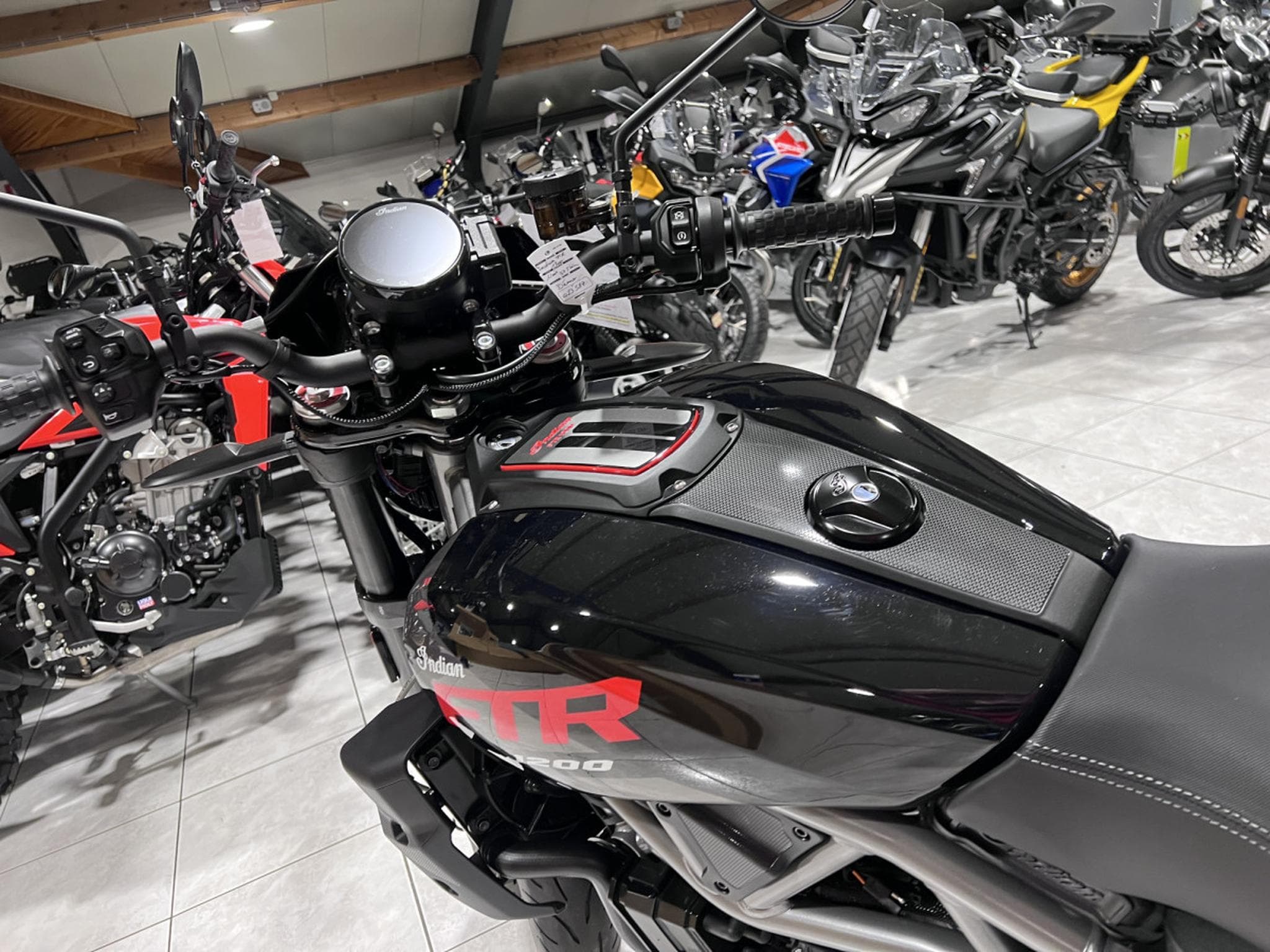 Indian FTR SPORT (2025) - Foto 6