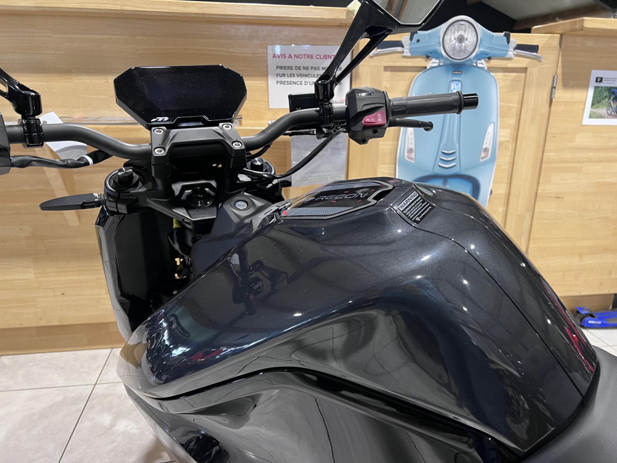 Ultraviolette F77 SuperStreet Cosmic Black (2026) - Foto 6