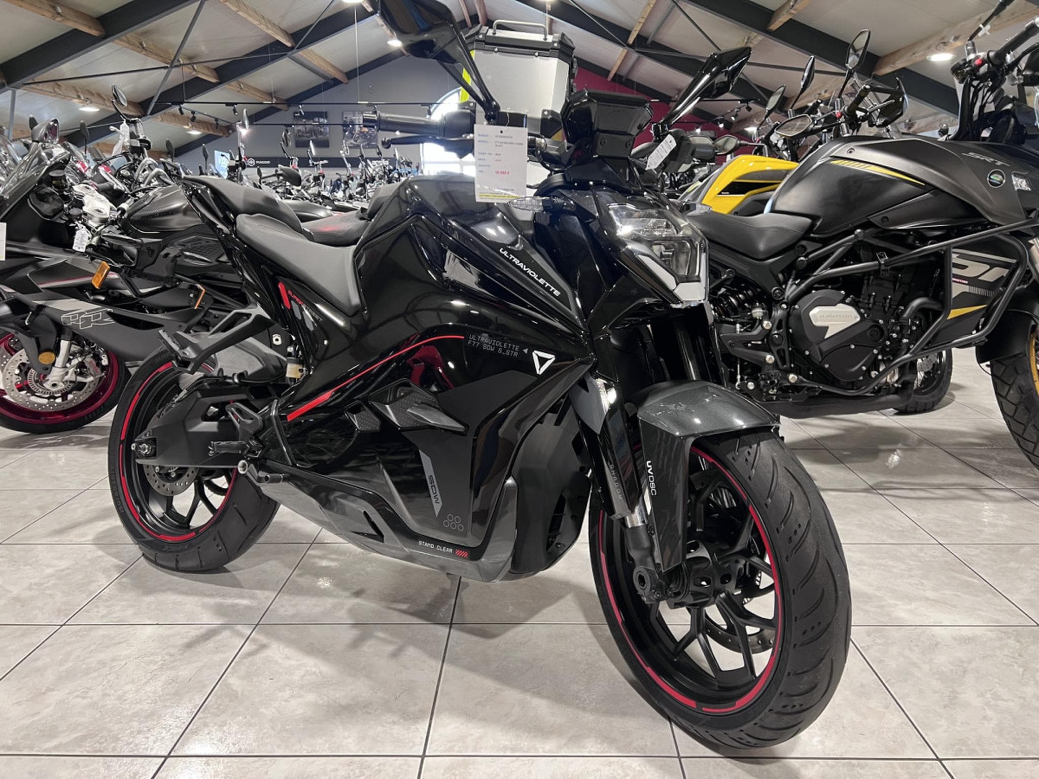 Ultraviolette F77 SuperStreet Cosmic Black (2026) - Foto 7