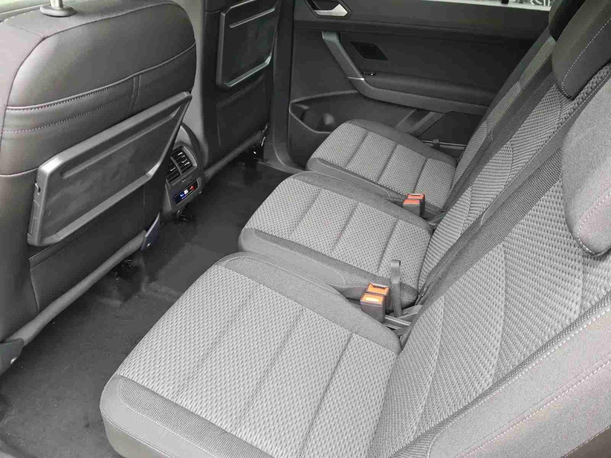 VW Touran 1.5 TSI 150 DSG Confortline 7 places (2025) - Foto 8