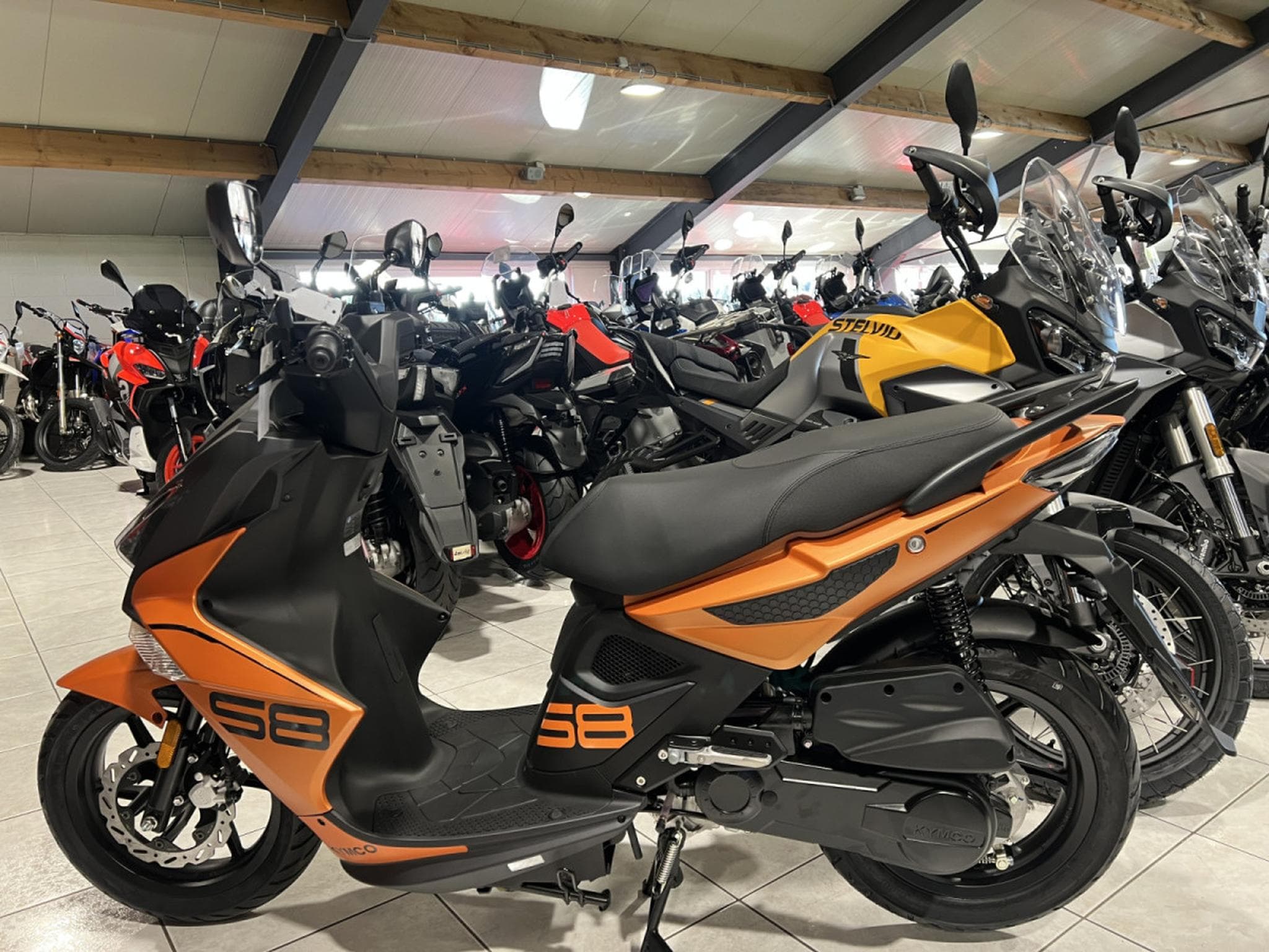 Kymco Super 8 R (2024) - Foto 4