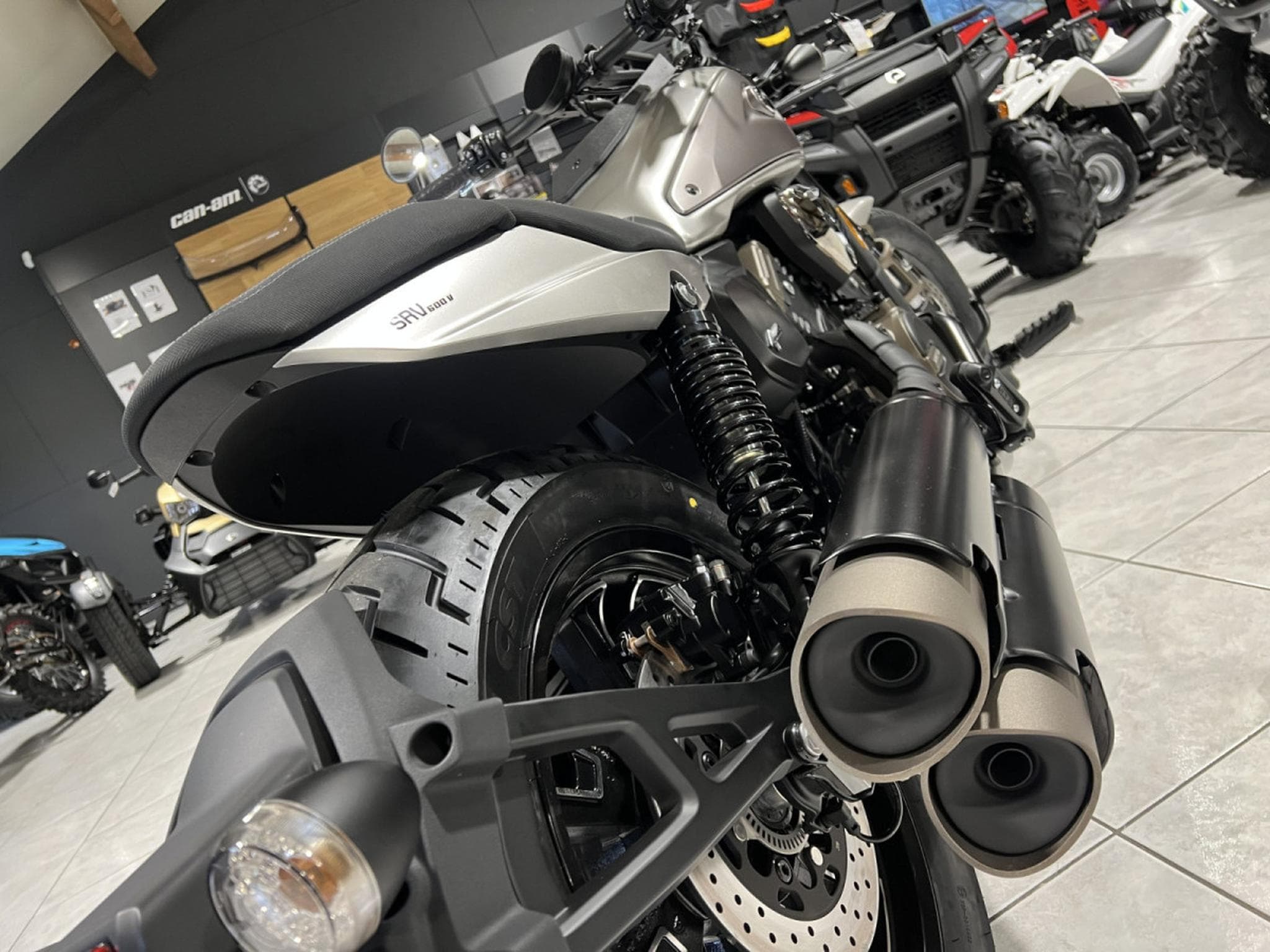 QJmotor SRV 600 V (2026) - Foto 5