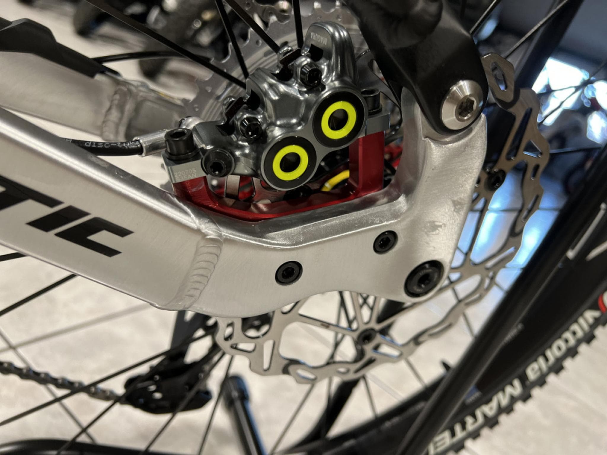 Fantic XEF 1.9 RACE L 720Wh, 29''-27,5'', freins 4 pistons, 90 Nm (2026) - Foto 9