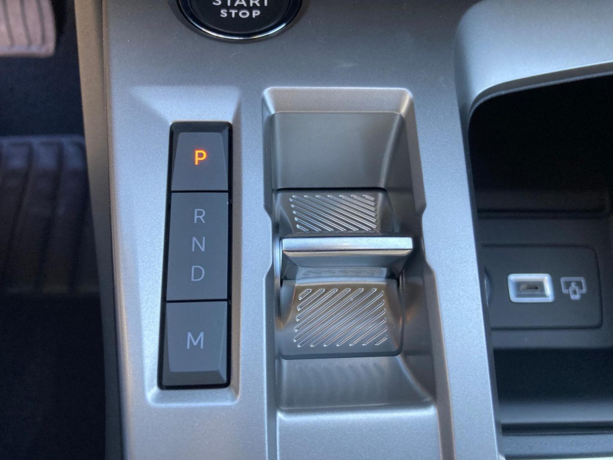 Peugeot 308 1.5 BlueHDI 130 EAT8 ALLURE (2025) - Foto 20