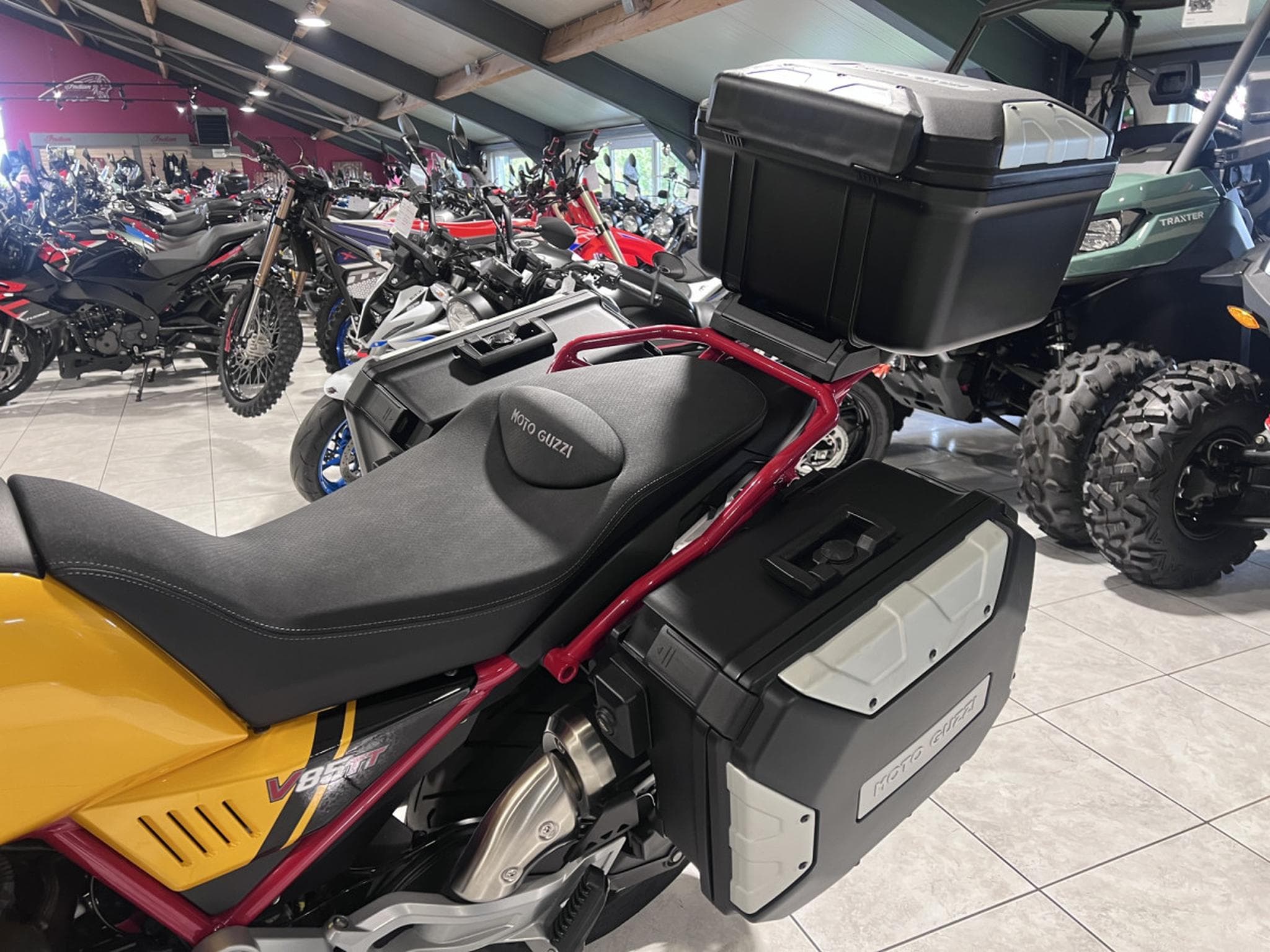 Moto Guzzi V85 TT Evocative Jaune (2022) - Foto 5