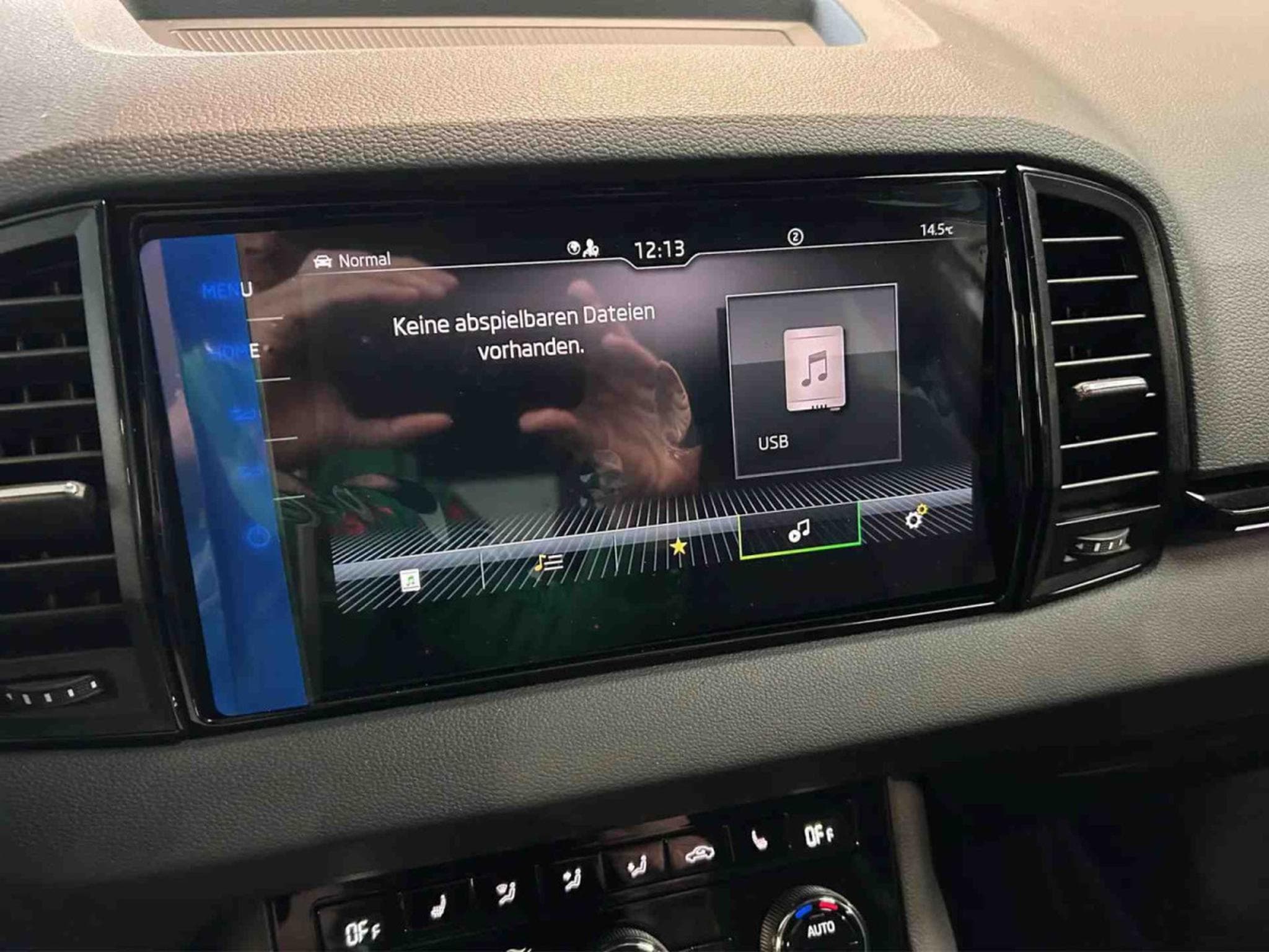 Skoda Karoq 2.0 TSi 190 DSG Sportline 4x4 (2025) - Foto 13