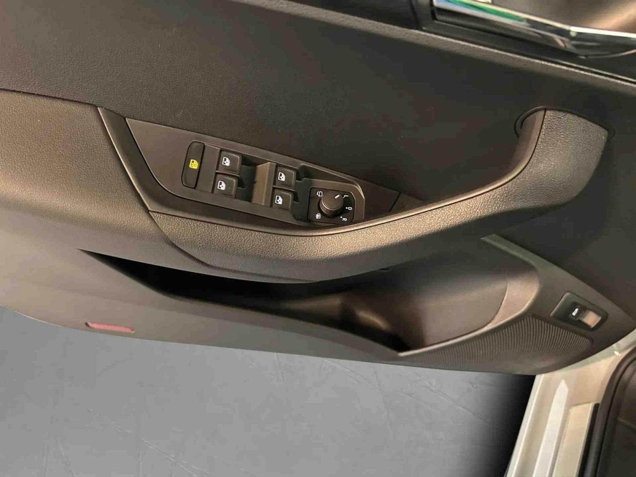 Skoda Karoq 2.0 TSi 190 DSG Sportline 4x4 (2025) - Foto 16