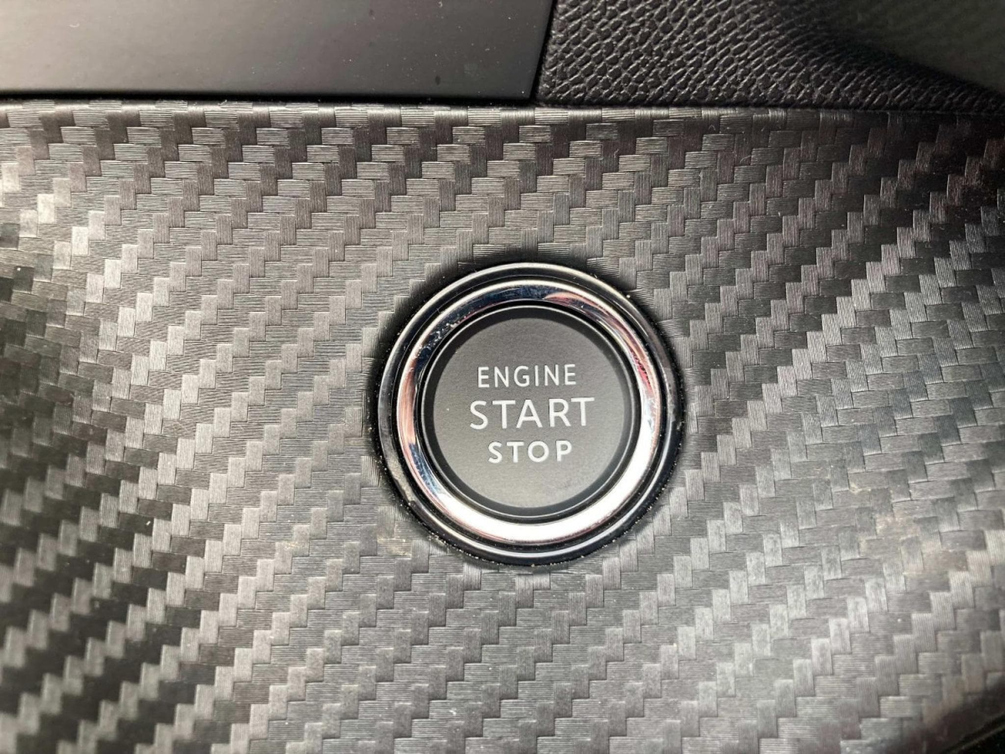 Peugeot 208 1.2 PureTech Hýbrid 110 E-DSC6 Allure (2025) - Foto 11