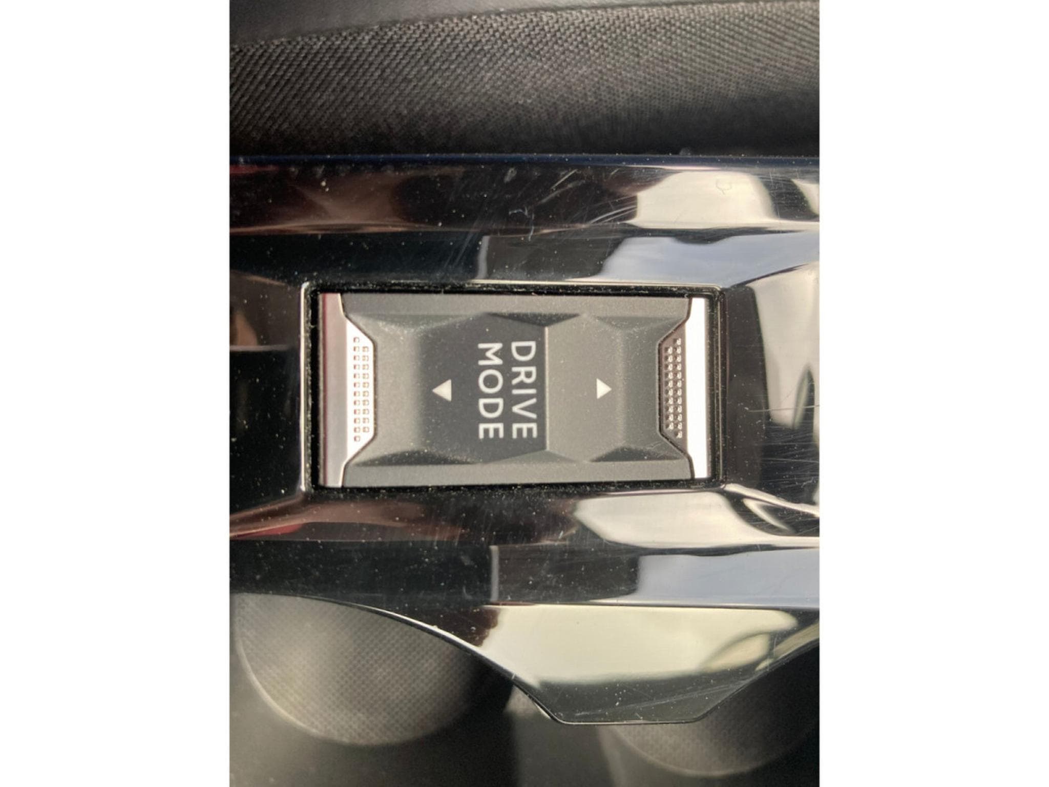 Peugeot 208 1.2 PureTech Hýbrid 110 E-DSC6 Allure (2025) - Foto 16