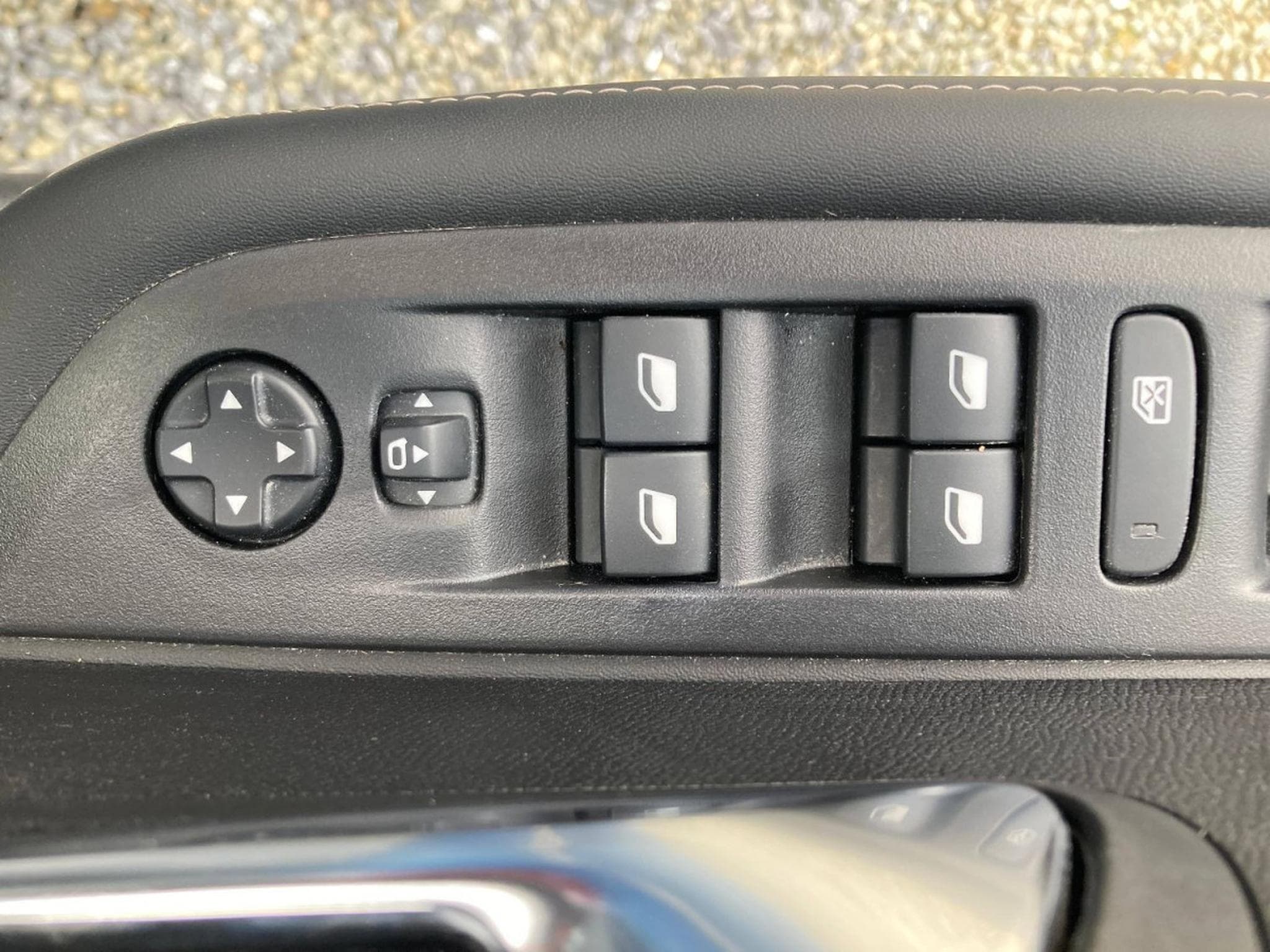 Peugeot 208 1.2 PureTech Hýbrid 110 E-DSC6 Allure (2025) - Foto 9