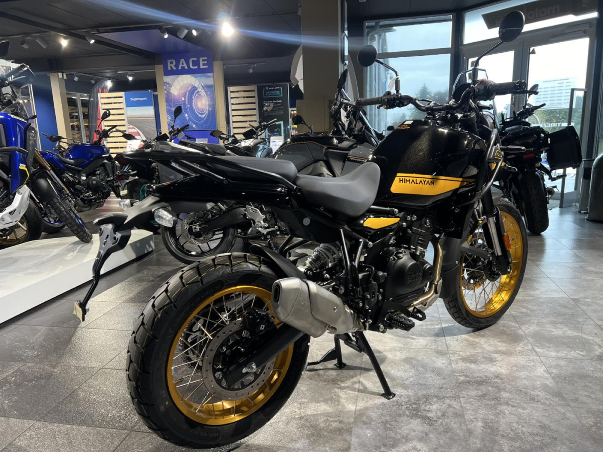 Royal Enfield Himalayan 450 Summit Black tubless (2026) - Foto 3