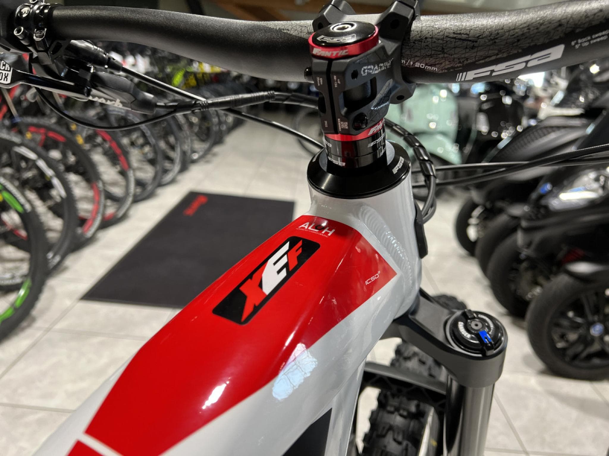 Fantic XEF 1.9 RACE L 720Wh, 29''-27,5'', freins 4 pistons, 90 Nm (2026) - Foto 10