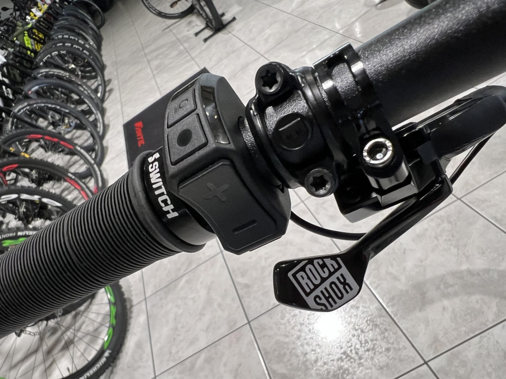 Fantic XEF 1.9 RACE L 720Wh, 29''-27,5'', freins 4 pistons, 90 Nm (2026) - Foto 6