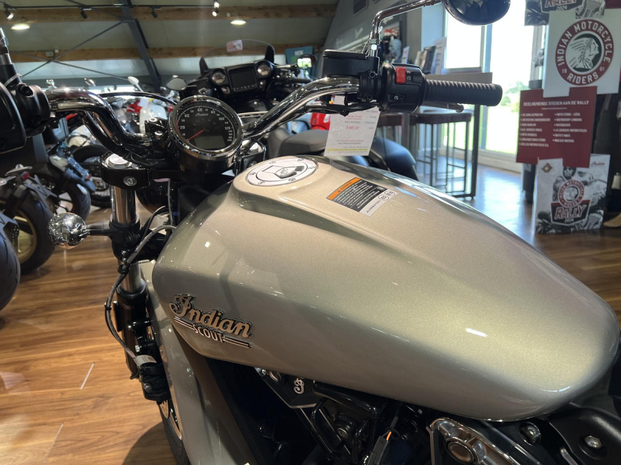 Indian Scout 1200cc Silver Quartz Metallic (2026) - Foto 6