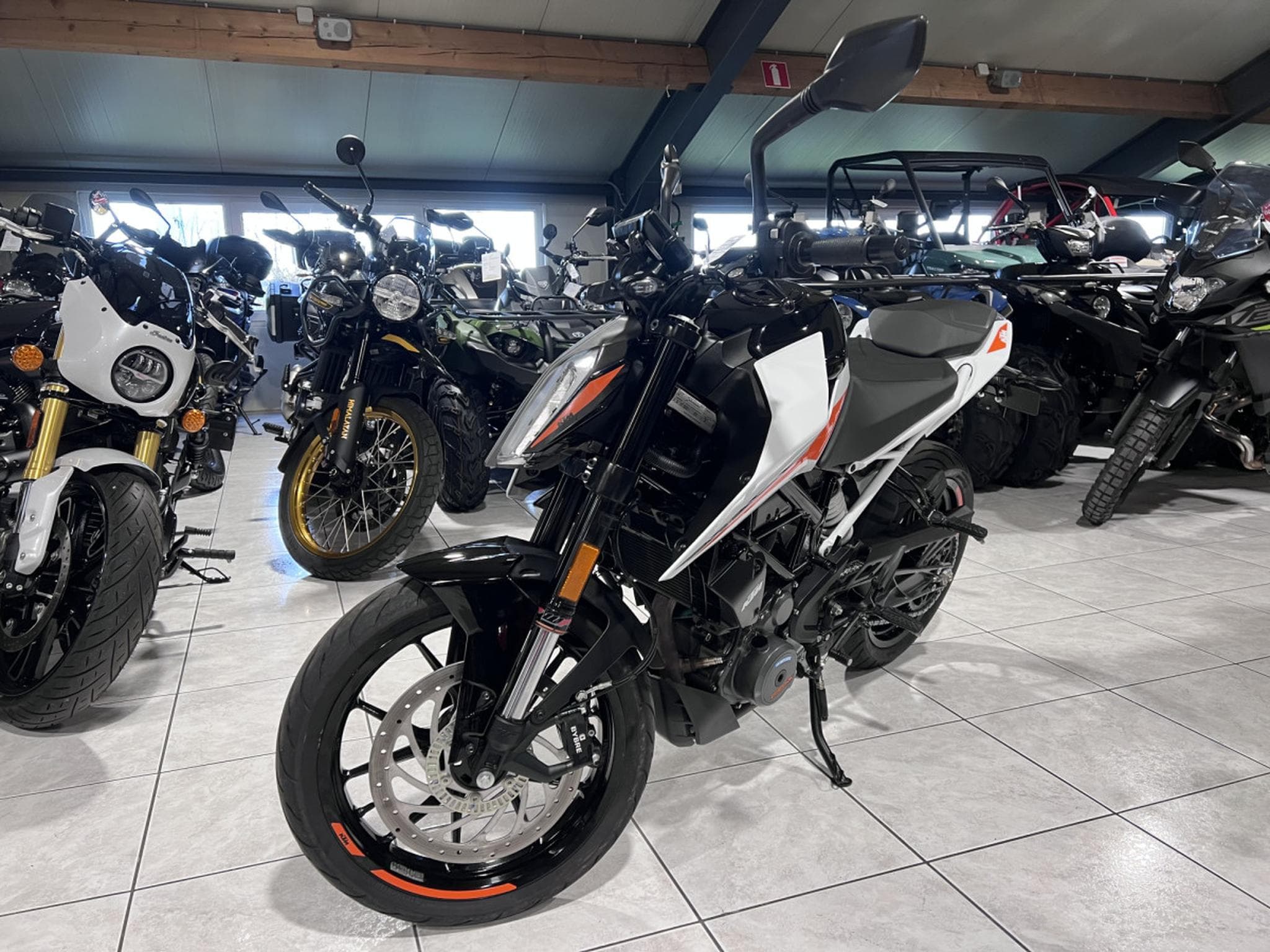 KTM 390 Duke (2022) - Foto 2