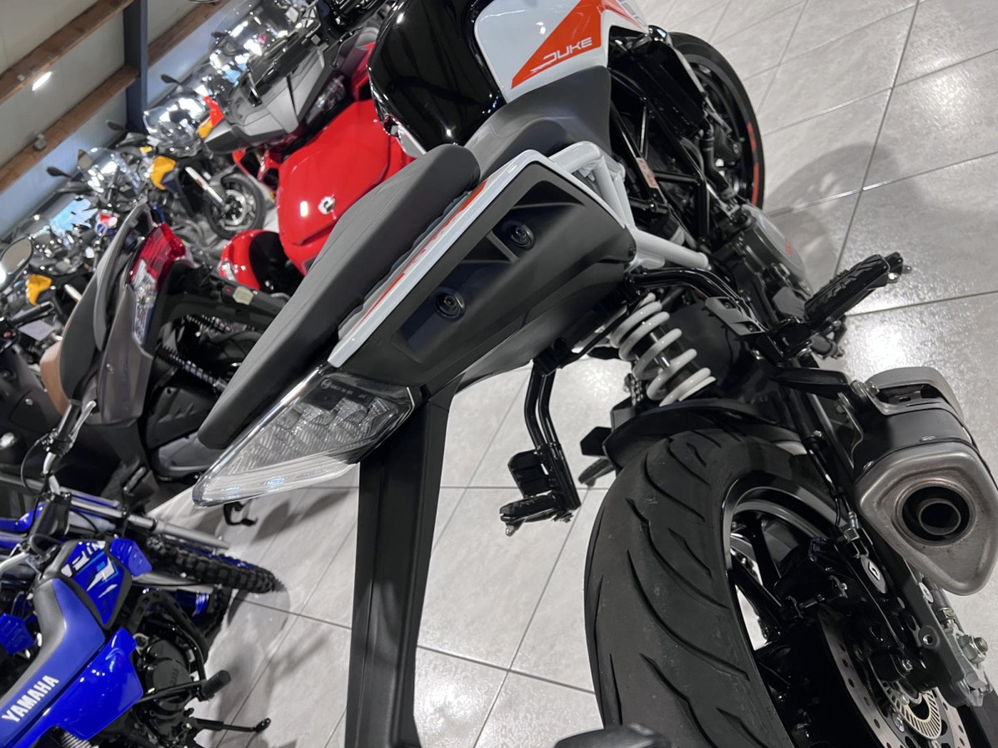 KTM 390 Duke (2022) - Foto 5