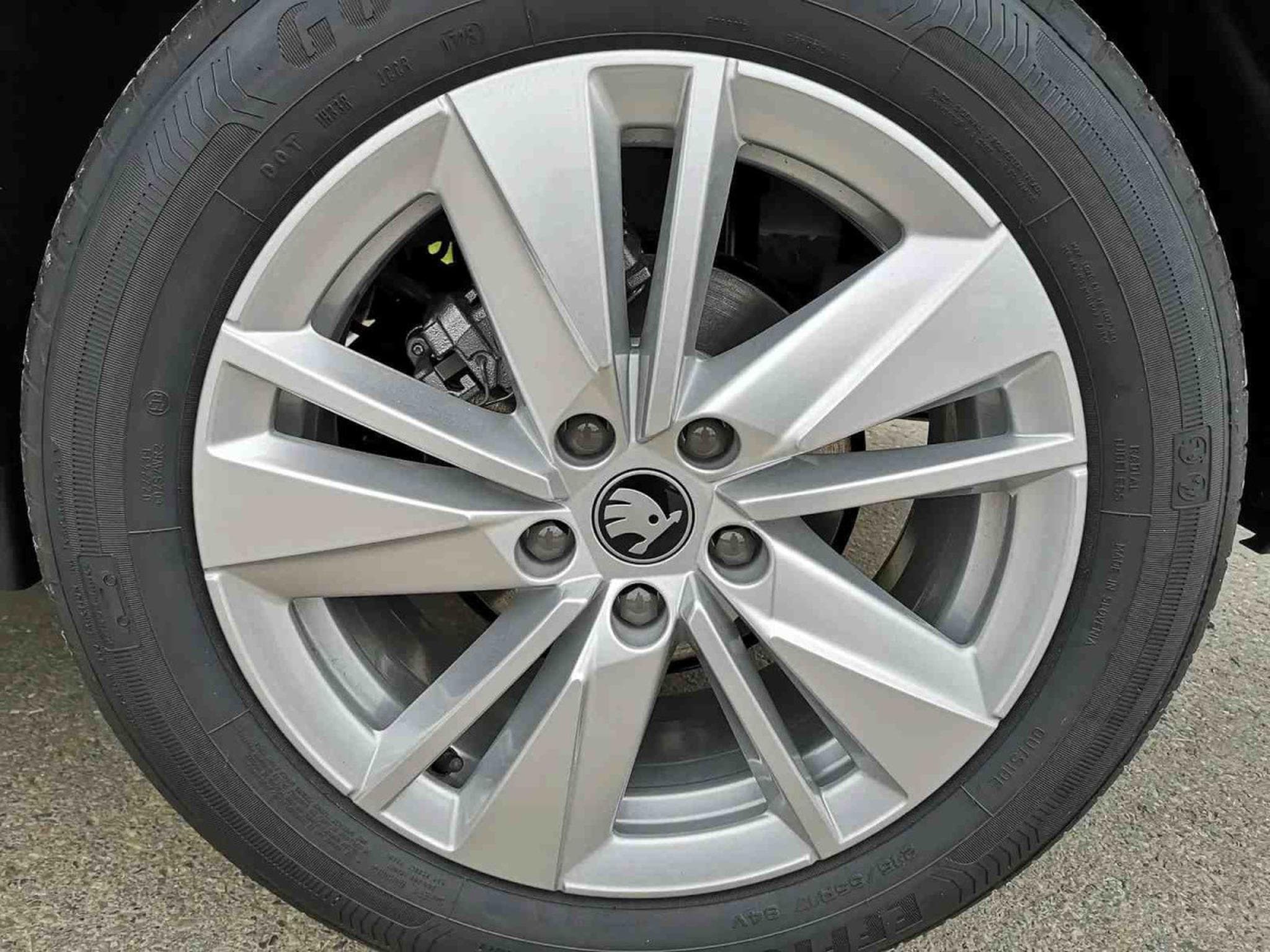 Skoda Karoq 1.5 TSi 150 DSG SELECTION (2025) - Foto 4