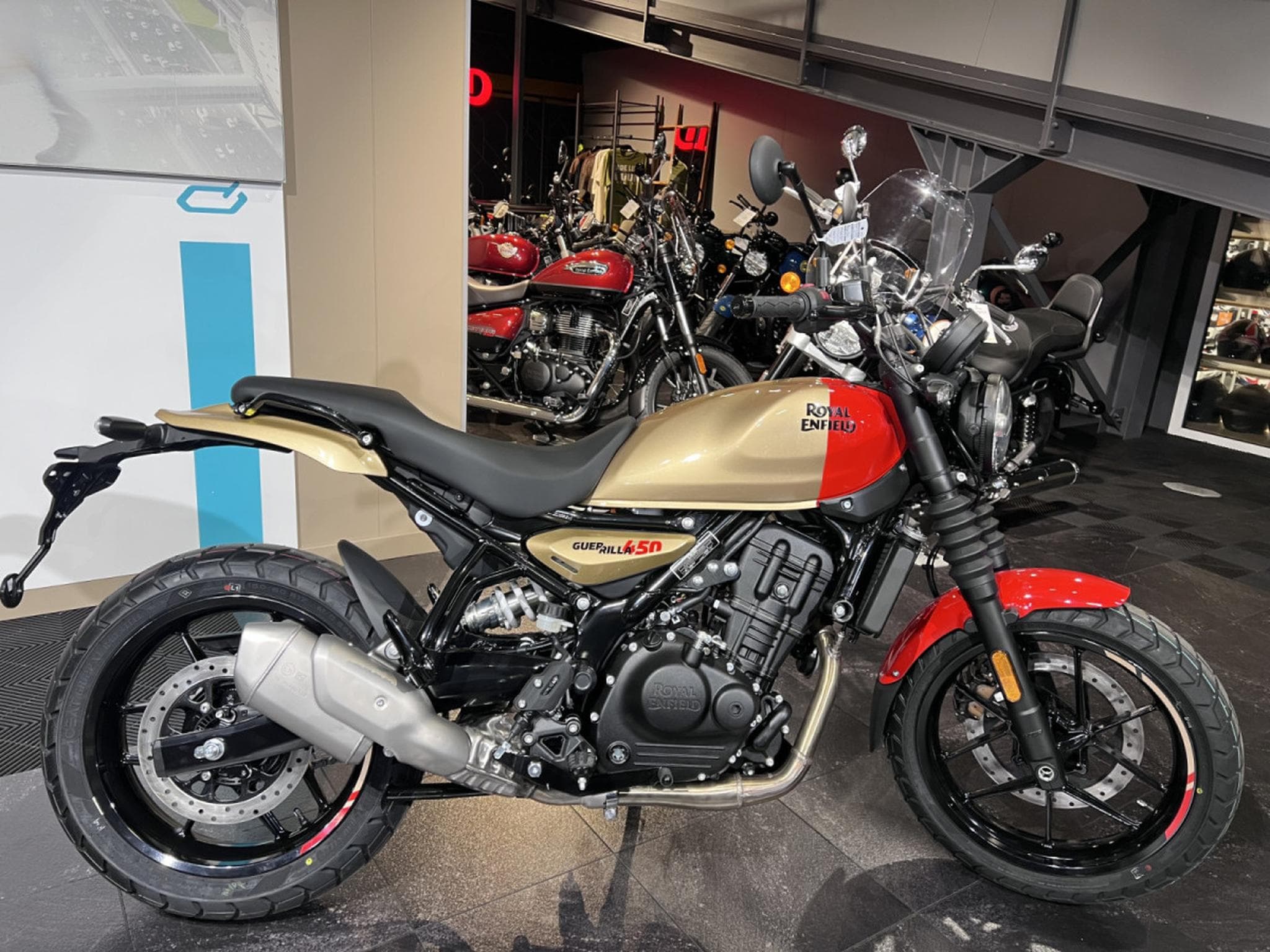 Royal Enfield Guerrilla 450 GOLD DIP (2026) - Foto 1