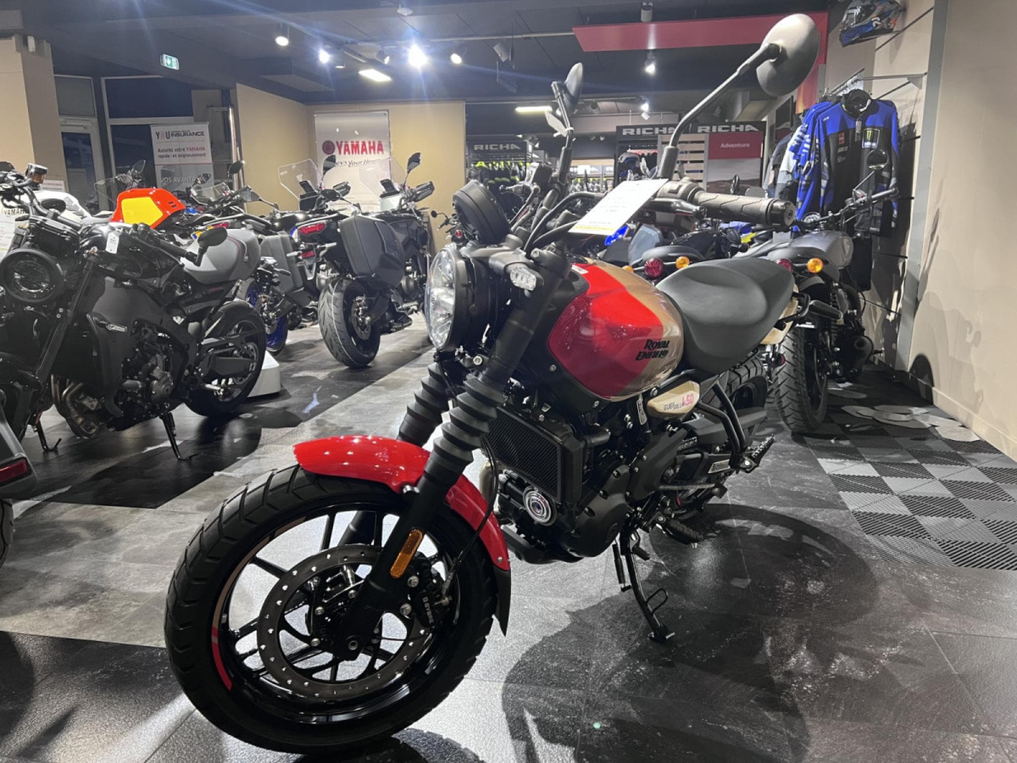 Royal Enfield Guerrilla 450 GOLD DIP (2026) - Foto 2