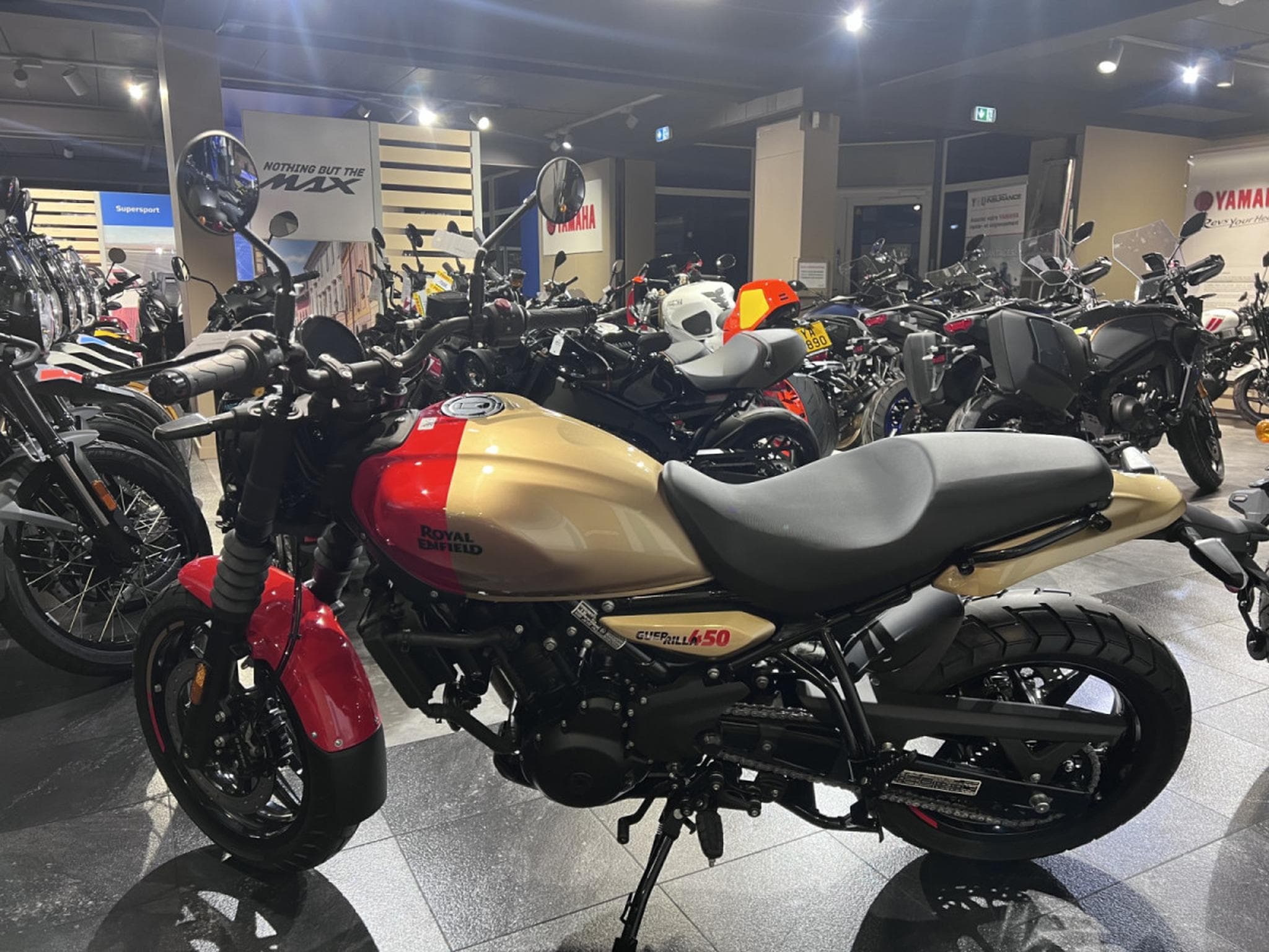 Royal Enfield Guerrilla 450 GOLD DIP (2026) - Foto 4