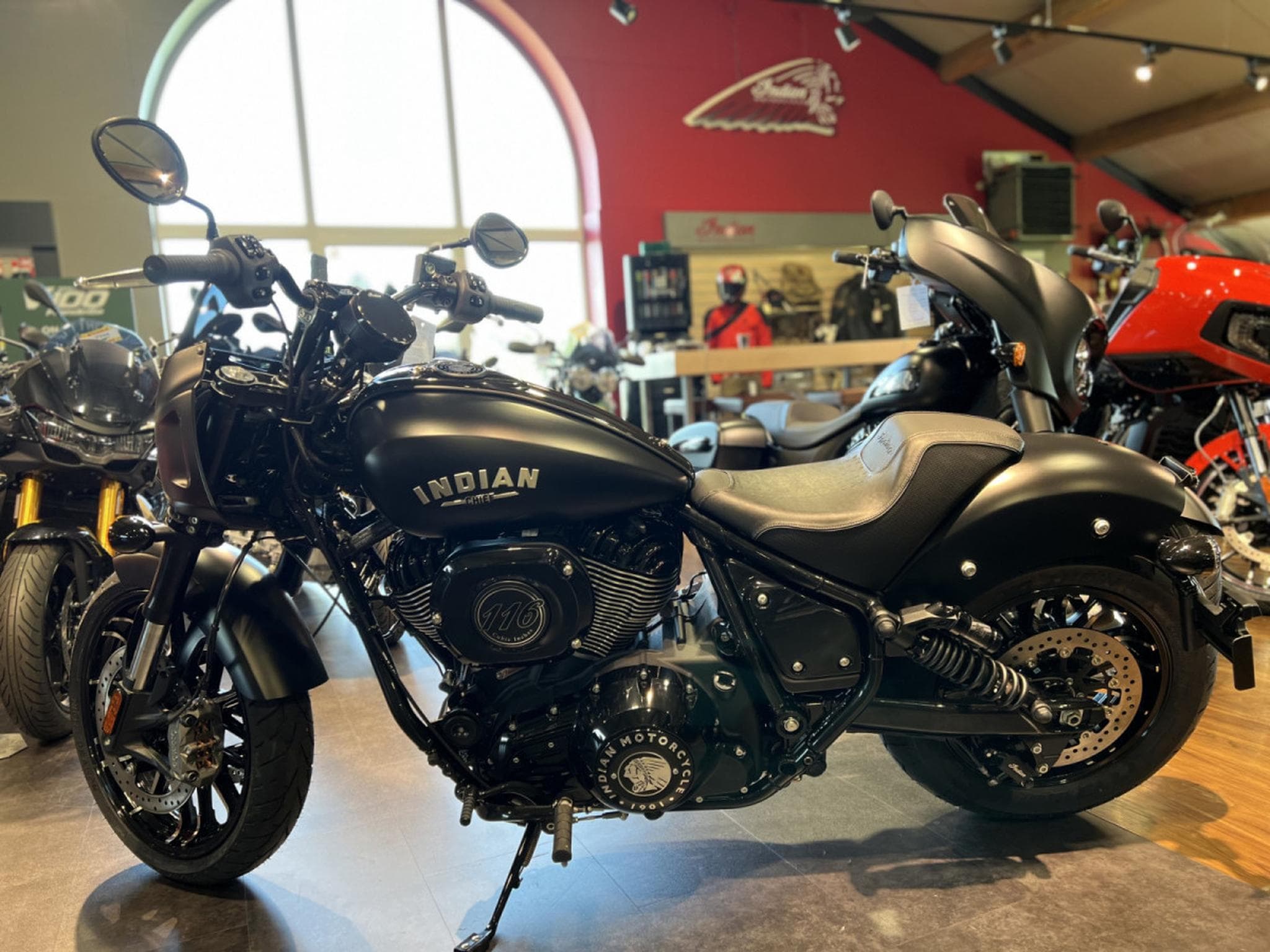 Indian Sport Chief 1900 Black Smoke (2026) - Foto 4