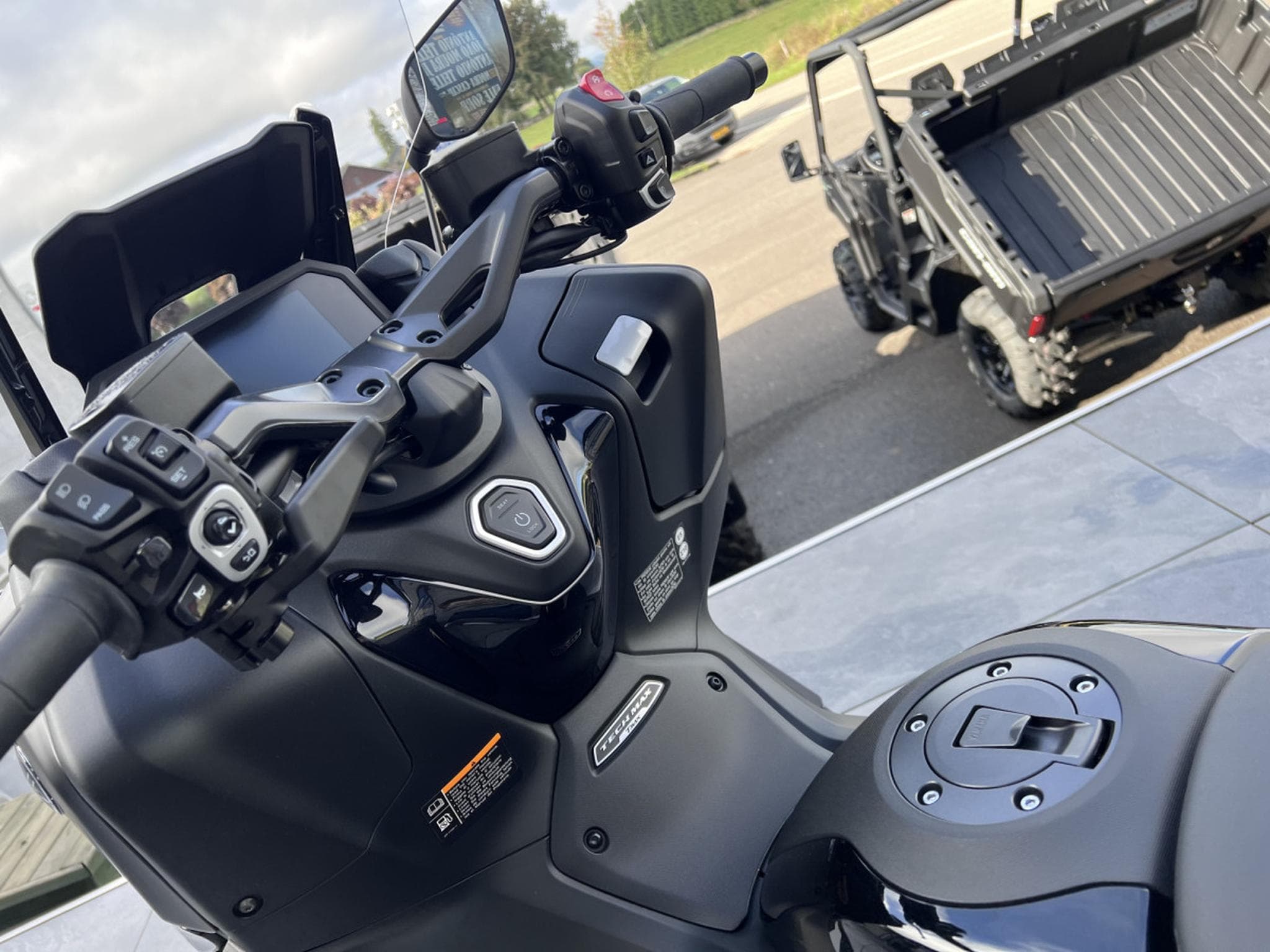 Yamaha T-Max TECHMAX (2026) - Photo 6