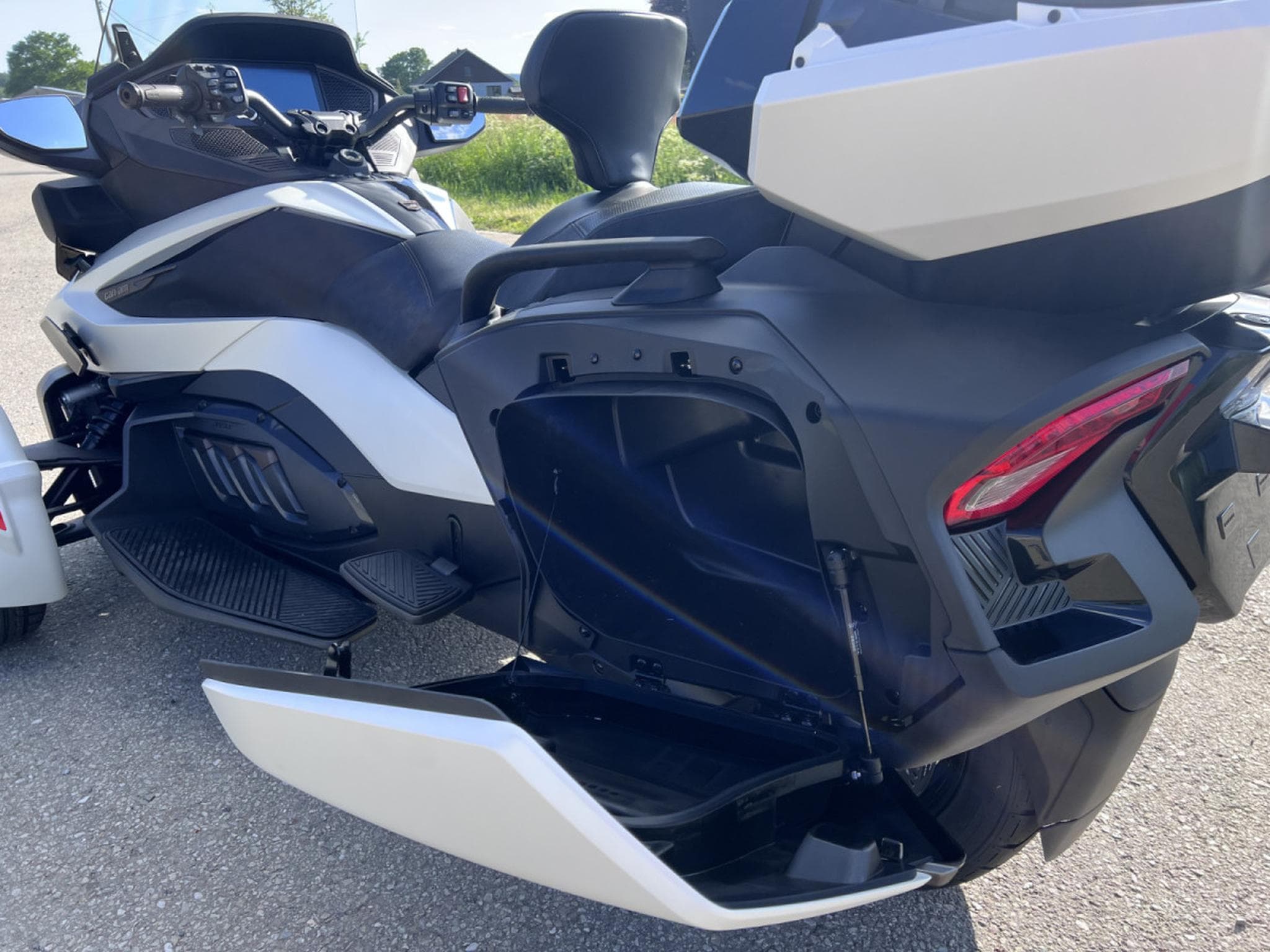 BRP Can-Am Spyder MY25 SEA TO SKY MY25 (2026) - Photo 8