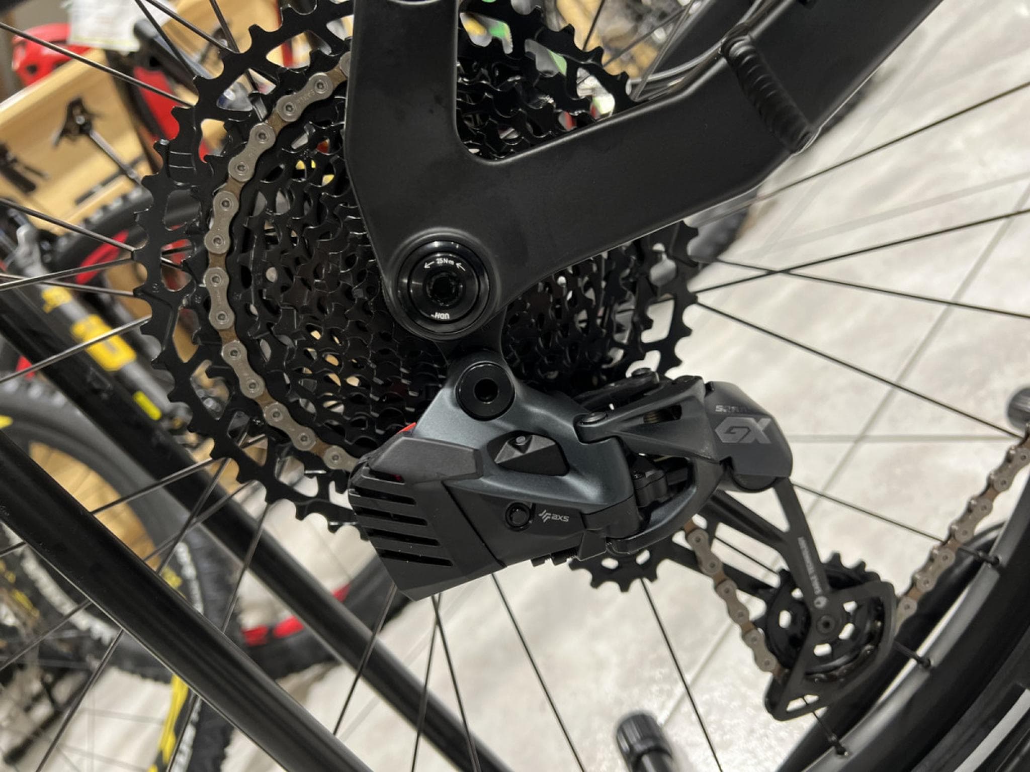 Fantic XTF 1.5 Race  L 630 Wh, 29''-29'', freins 2 pistons gris, 90 Nm (2026) - Photo 3