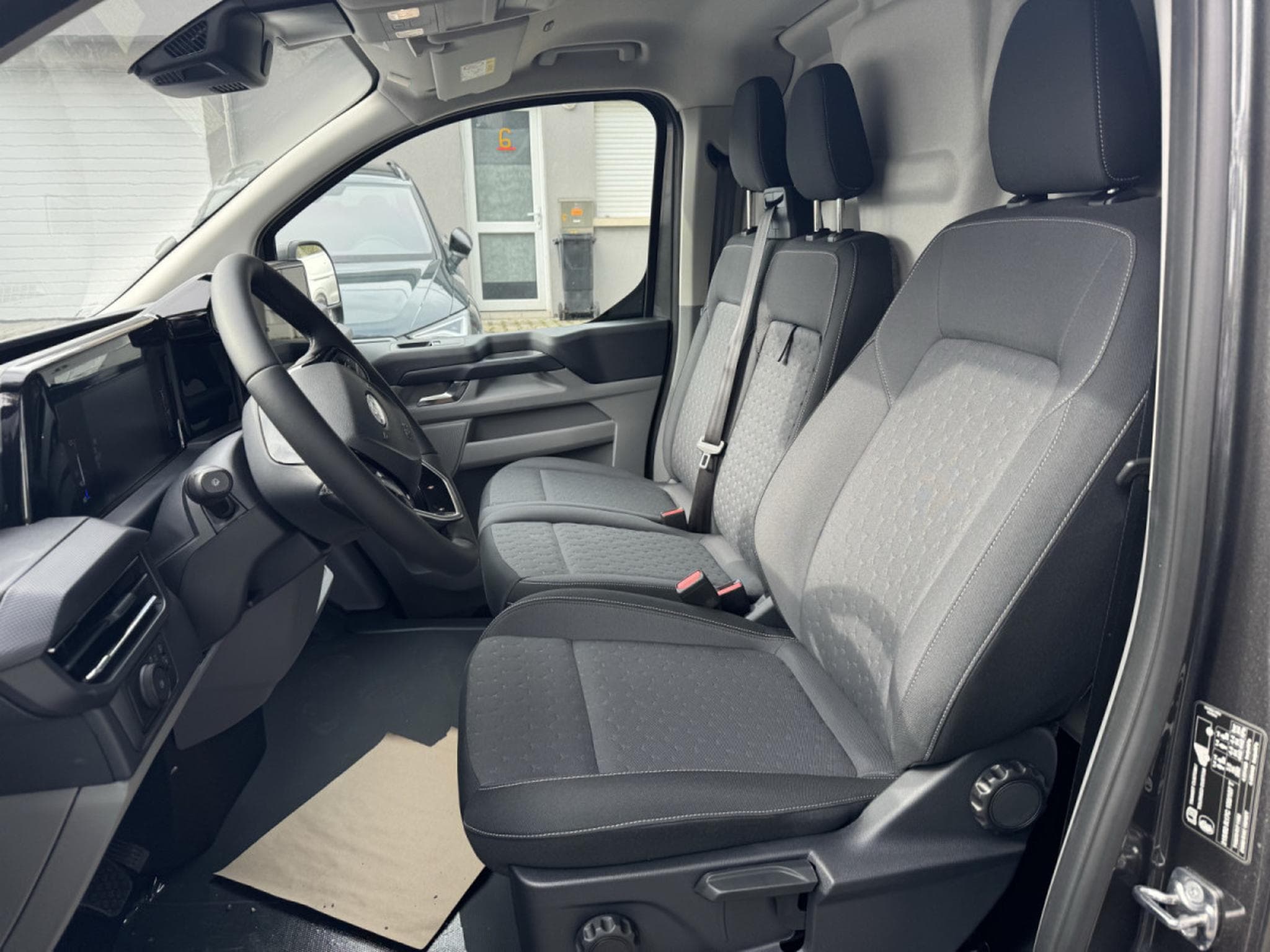 Ford Transit 2.0 ECOBLUE 170 BVA L2H1 Limitited (2025) - Foto 10