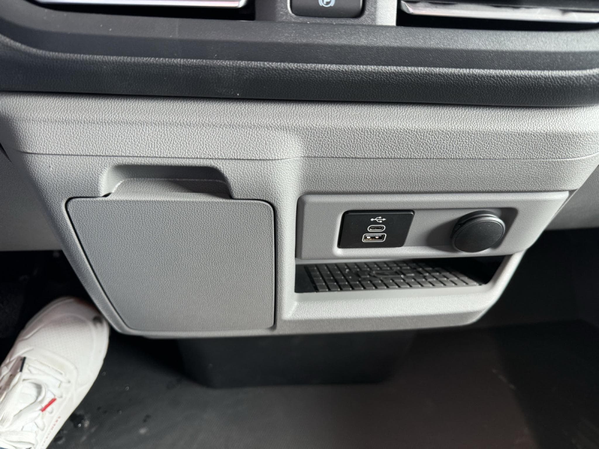 Ford Transit 2.0 ECOBLUE 170 BVA L2H1 Limitited (2025) - Foto 16