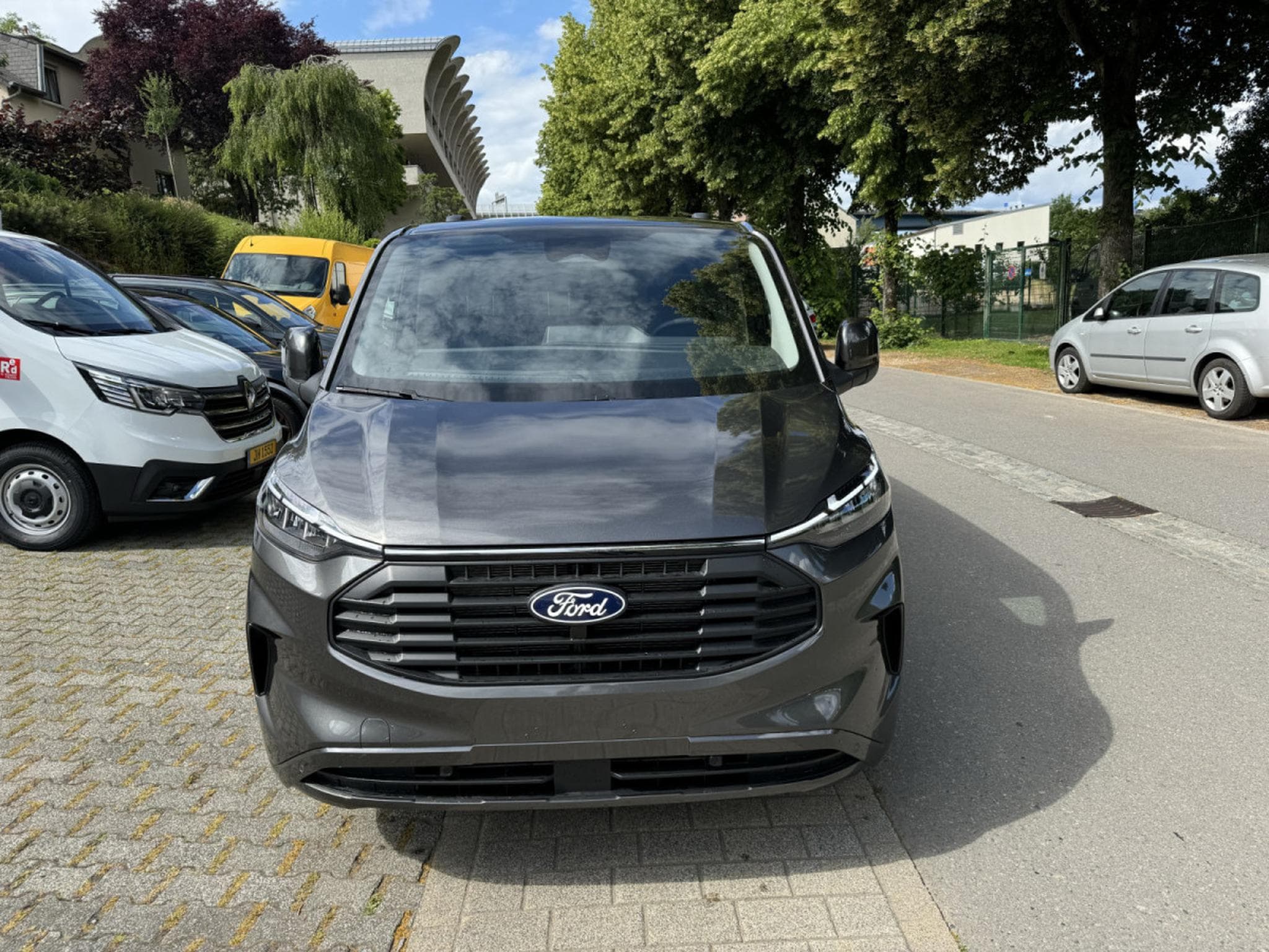 Ford Transit 2.0 ECOBLUE 170 BVA L2H1 Limitited (2025) - Foto 4