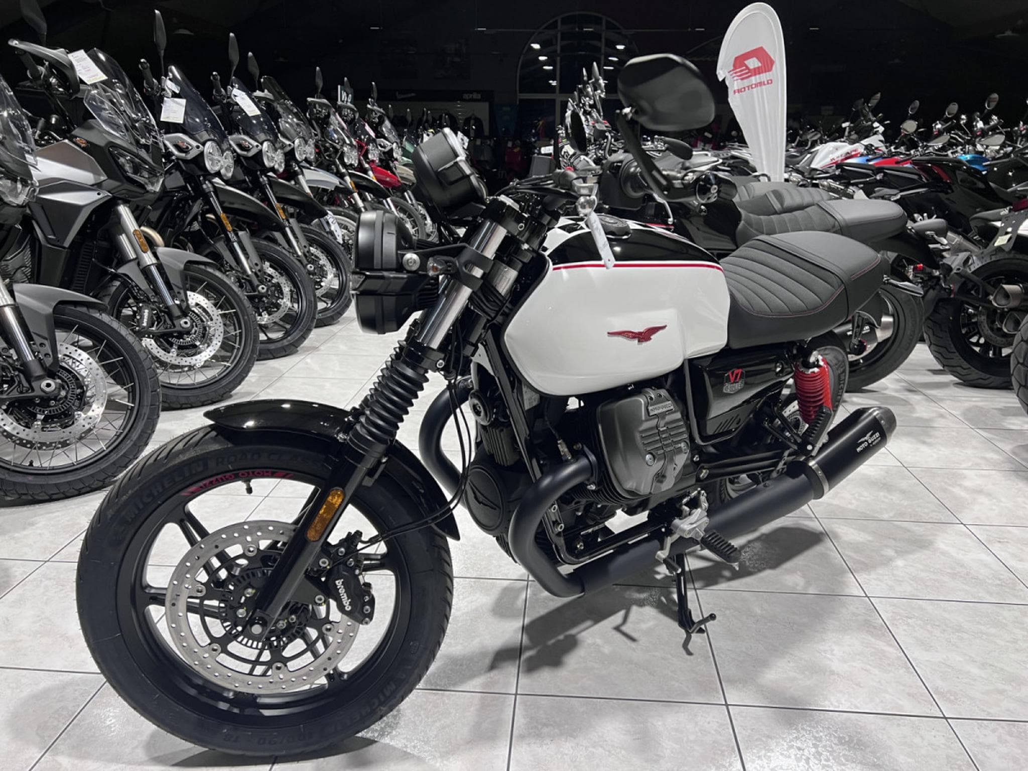 Moto Guzzi V7 TEN (2026) - Photo 2
