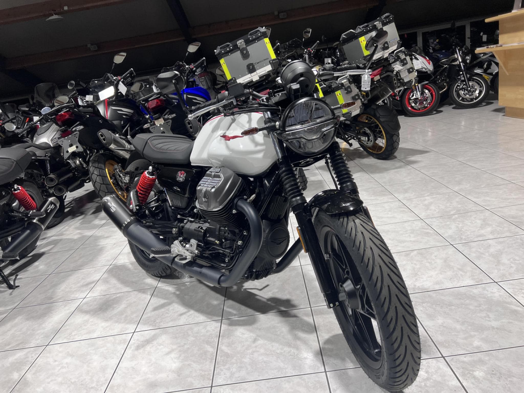 Moto Guzzi V7 TEN (2026) - Photo 6