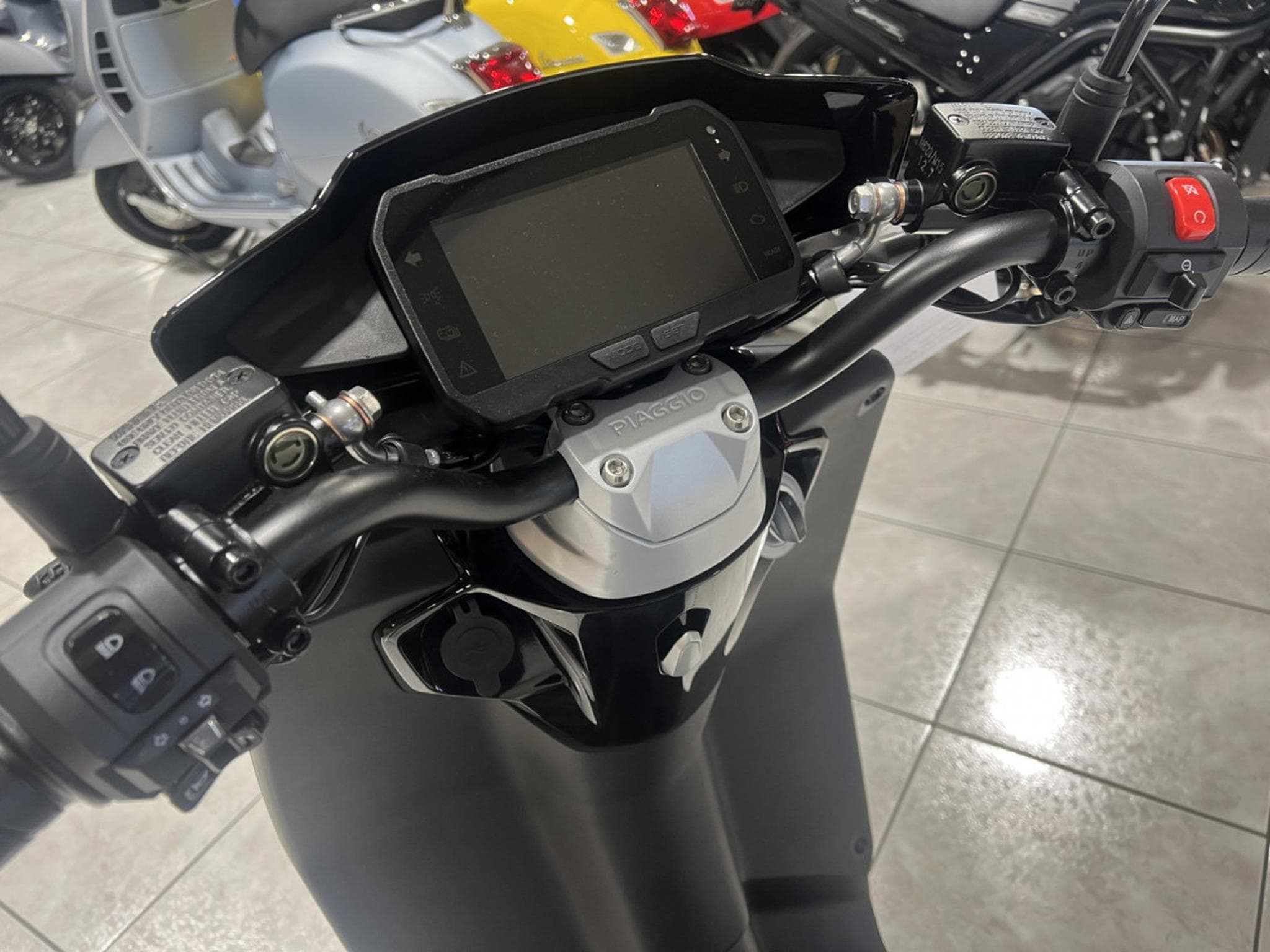 Piaggio C-Max PLUS autonomie 68 km en mode WMTC et 100 km en mode ECO B 45 (2026) - Photo 5