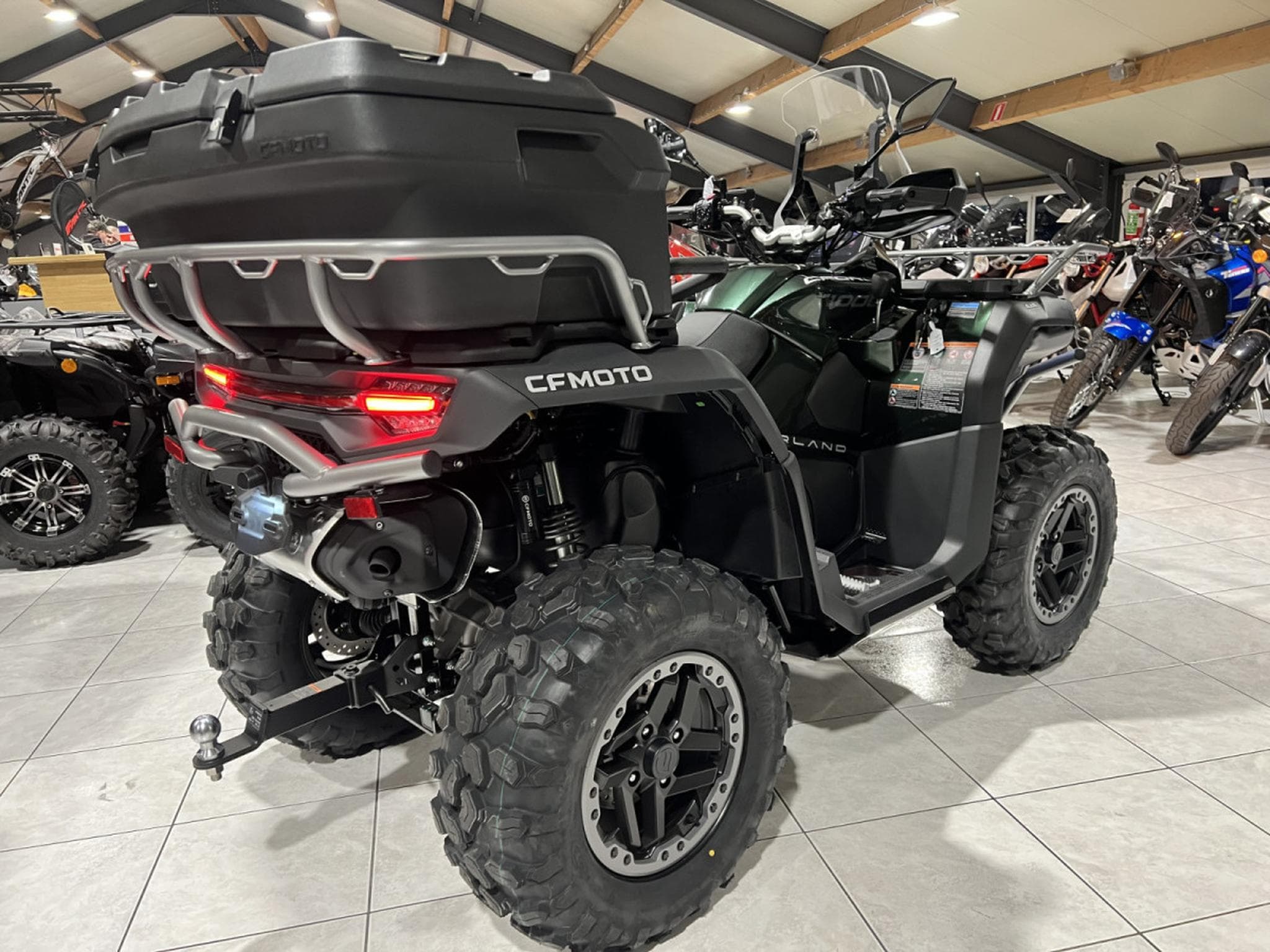 CF Moto CForce 1000 TOURING PREM. L7 OVERLAND FOREST GREEN 105 KM/H (2026) - Photo 3