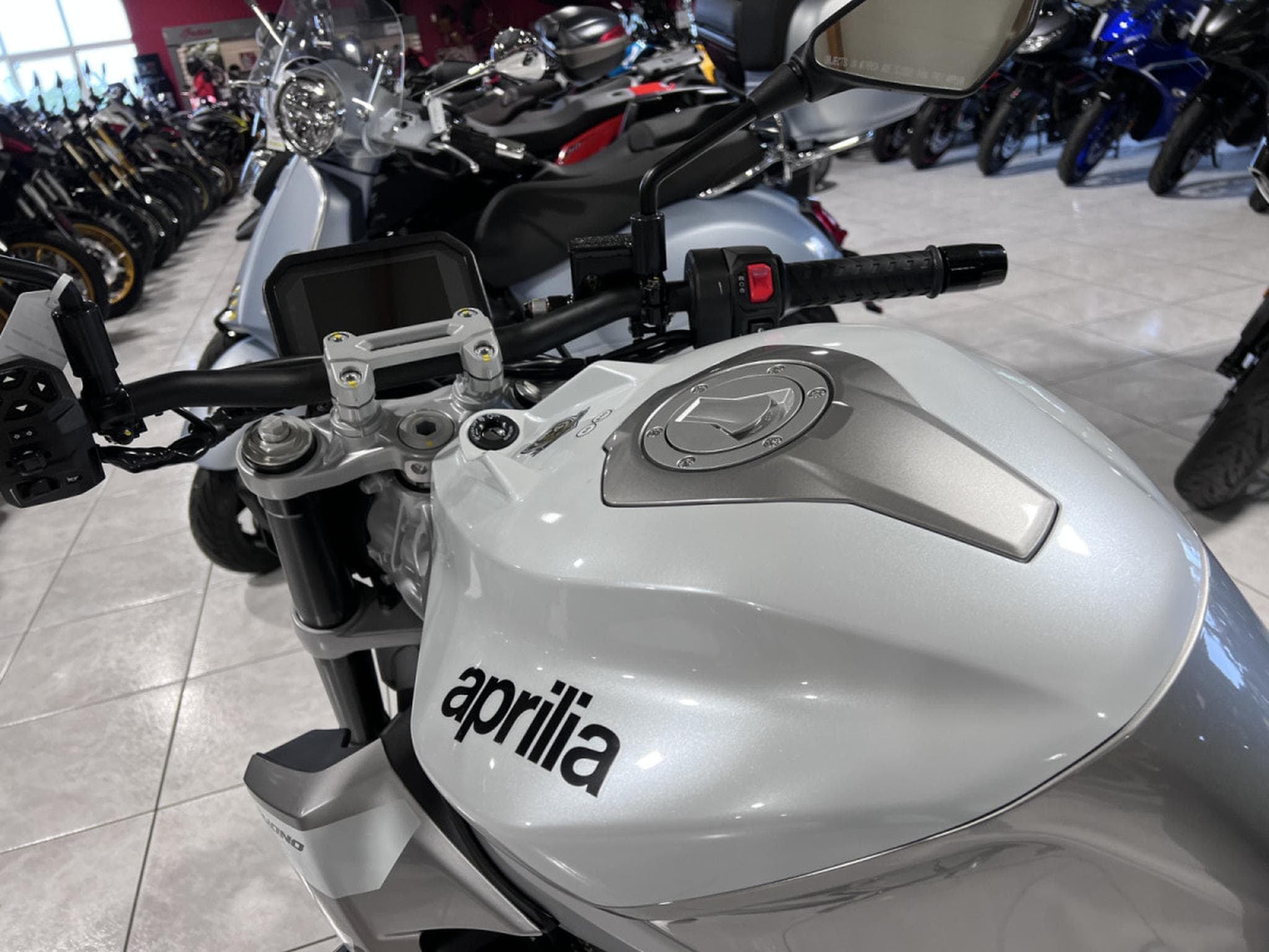 Aprilia Tuono 457 (2026) - Foto 6