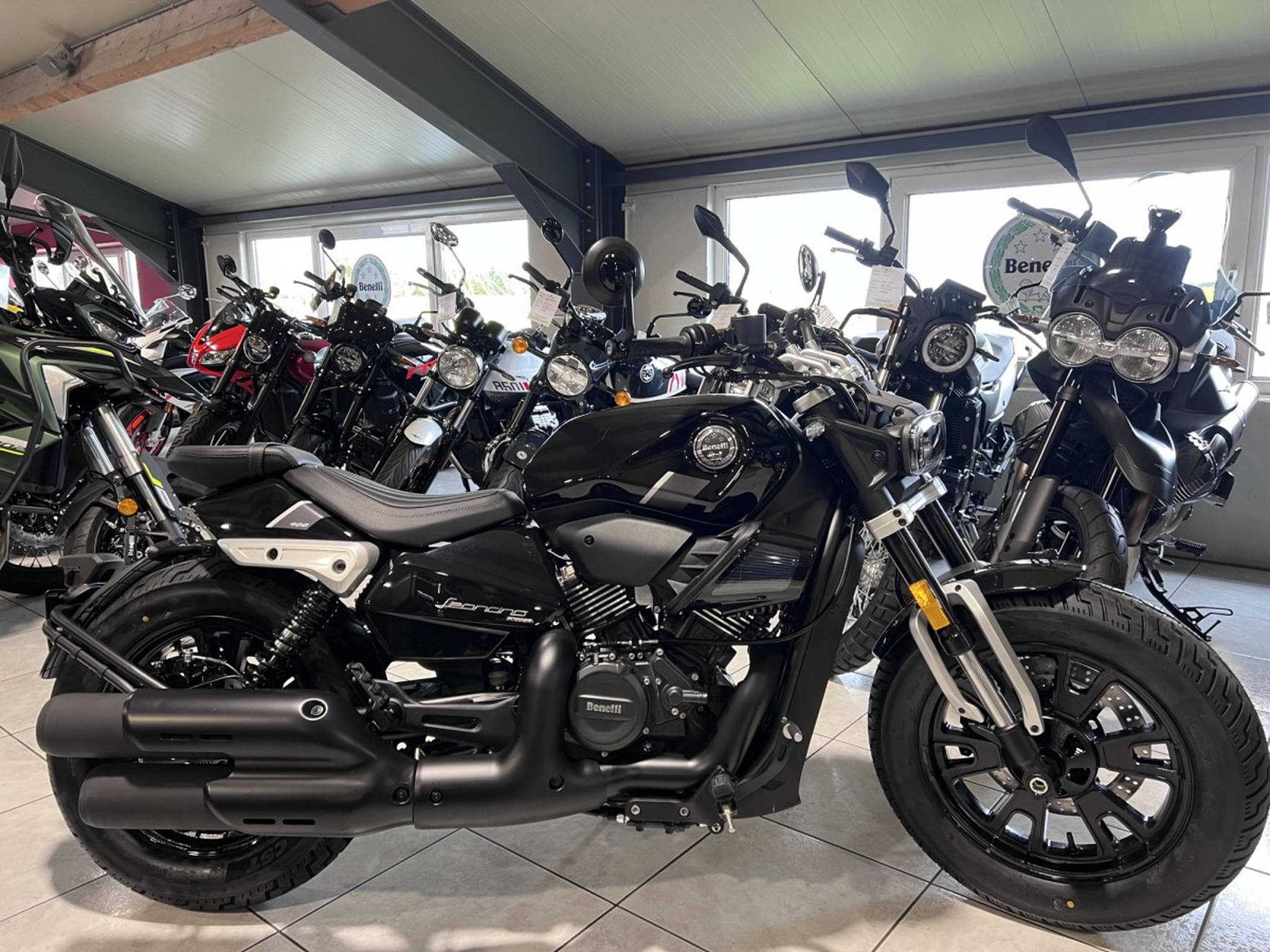 Benelli Leoncino BOBBER V-TWIN 400 (2026) - Foto 1