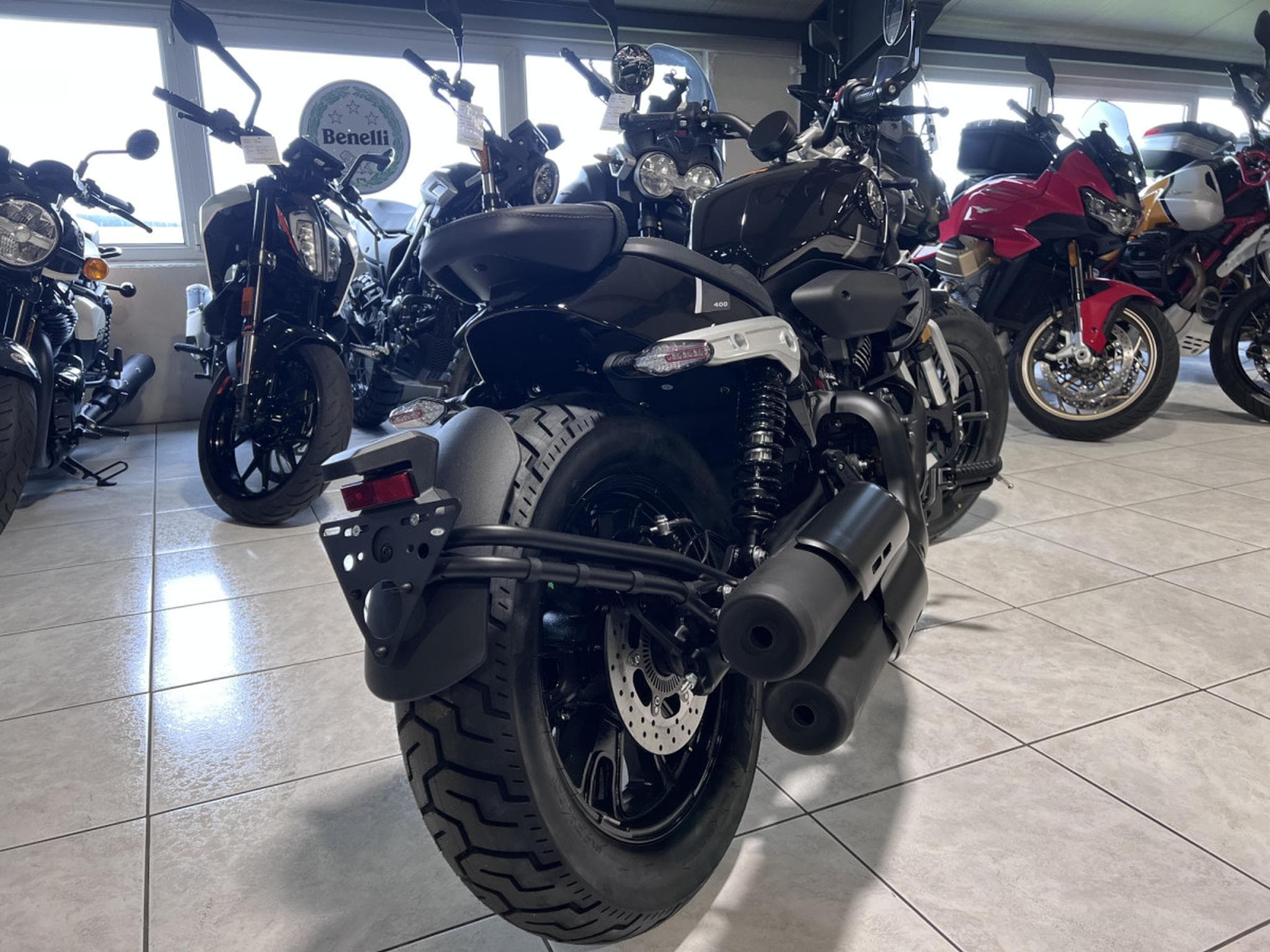 Benelli Leoncino BOBBER V-TWIN 400 (2026) - Foto 3