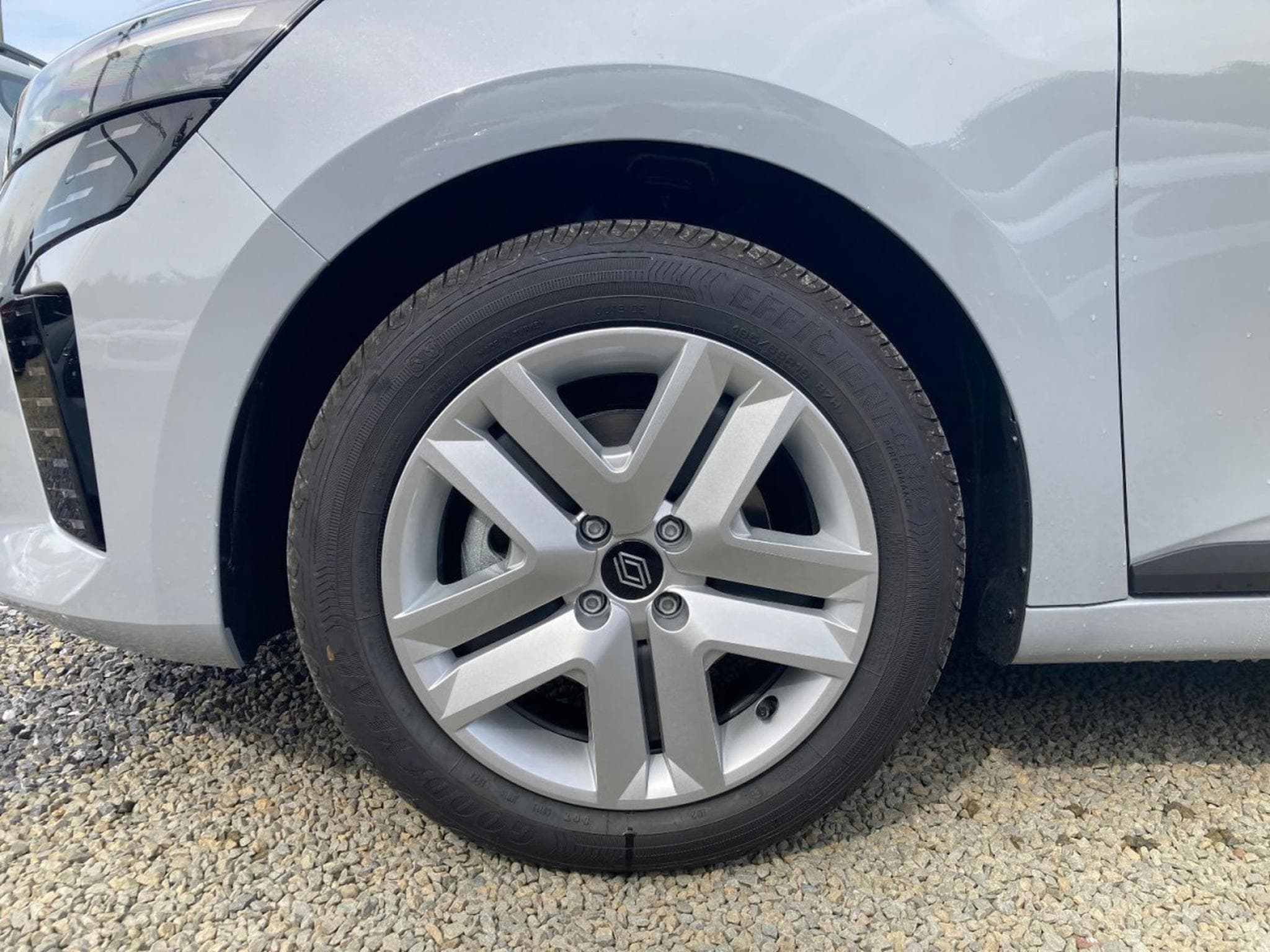 Renault Clio 1.5 dCi 101  Evolution (2025) - Foto 9