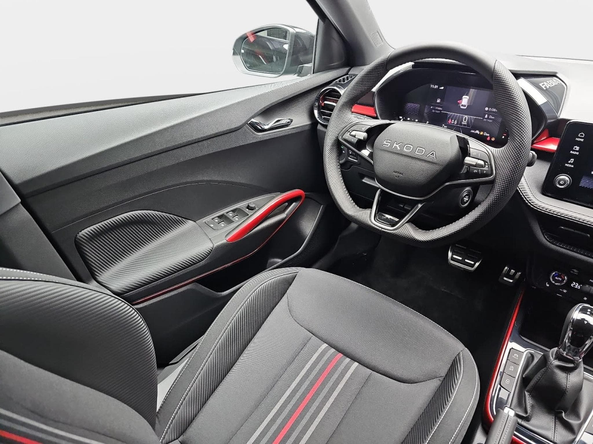 Skoda Fabia 1.0 TSi 116 DSG Monte Carlo (2025) - Foto 8