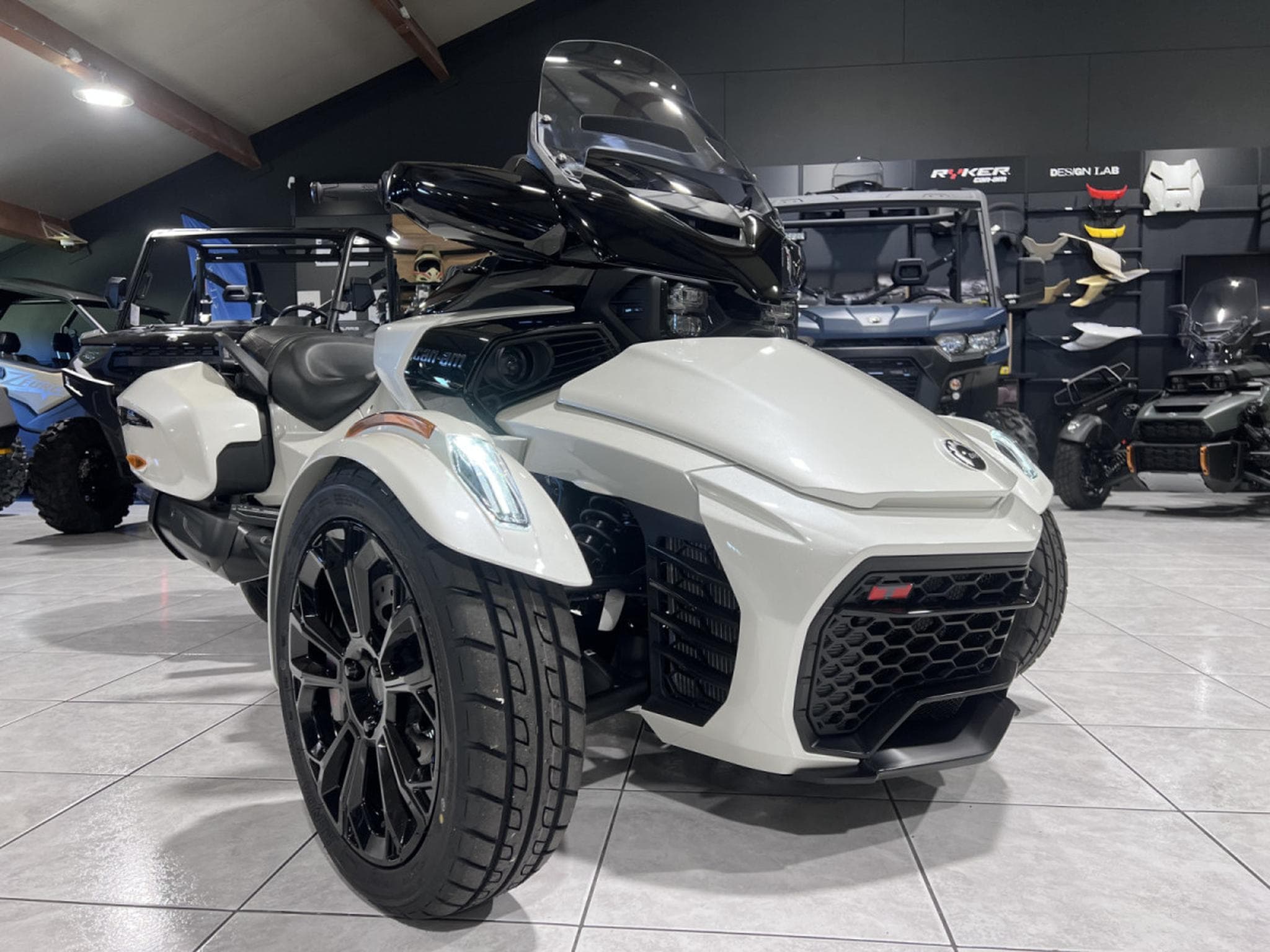 BRP Can-Am Spyder MY25 T (2026) - Photo 1