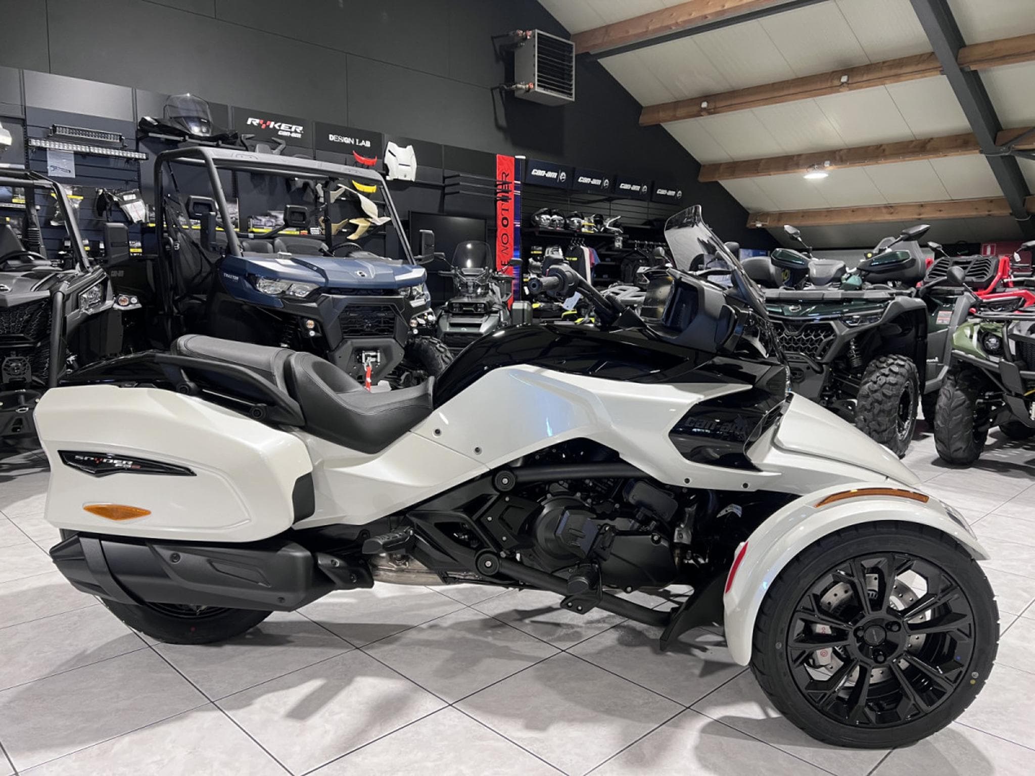 BRP Can-Am Spyder MY25 T (2026) - Photo 2