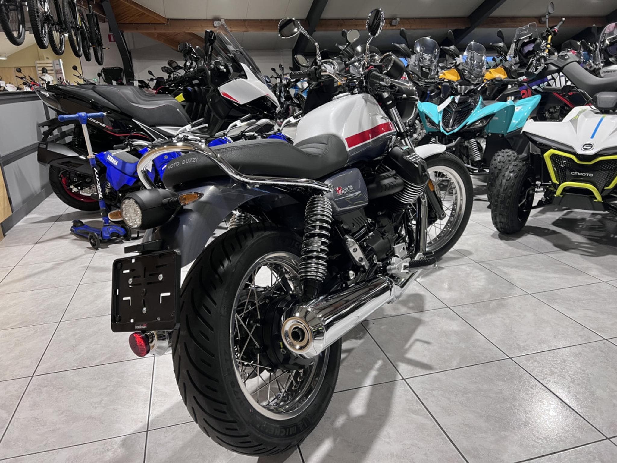 Moto Guzzi V7 SPECIAL (2025) - Photo 2