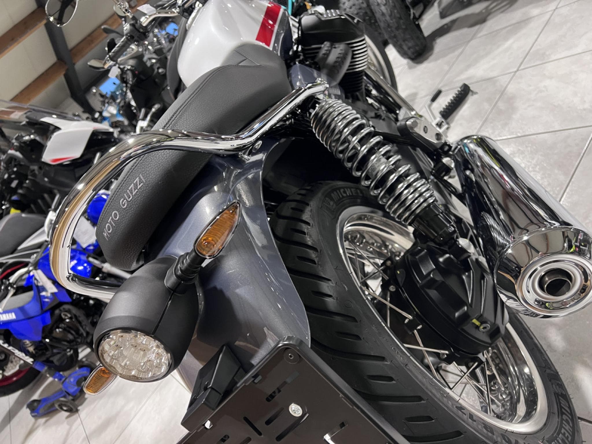 Moto Guzzi V7 SPECIAL (2025) - Photo 4