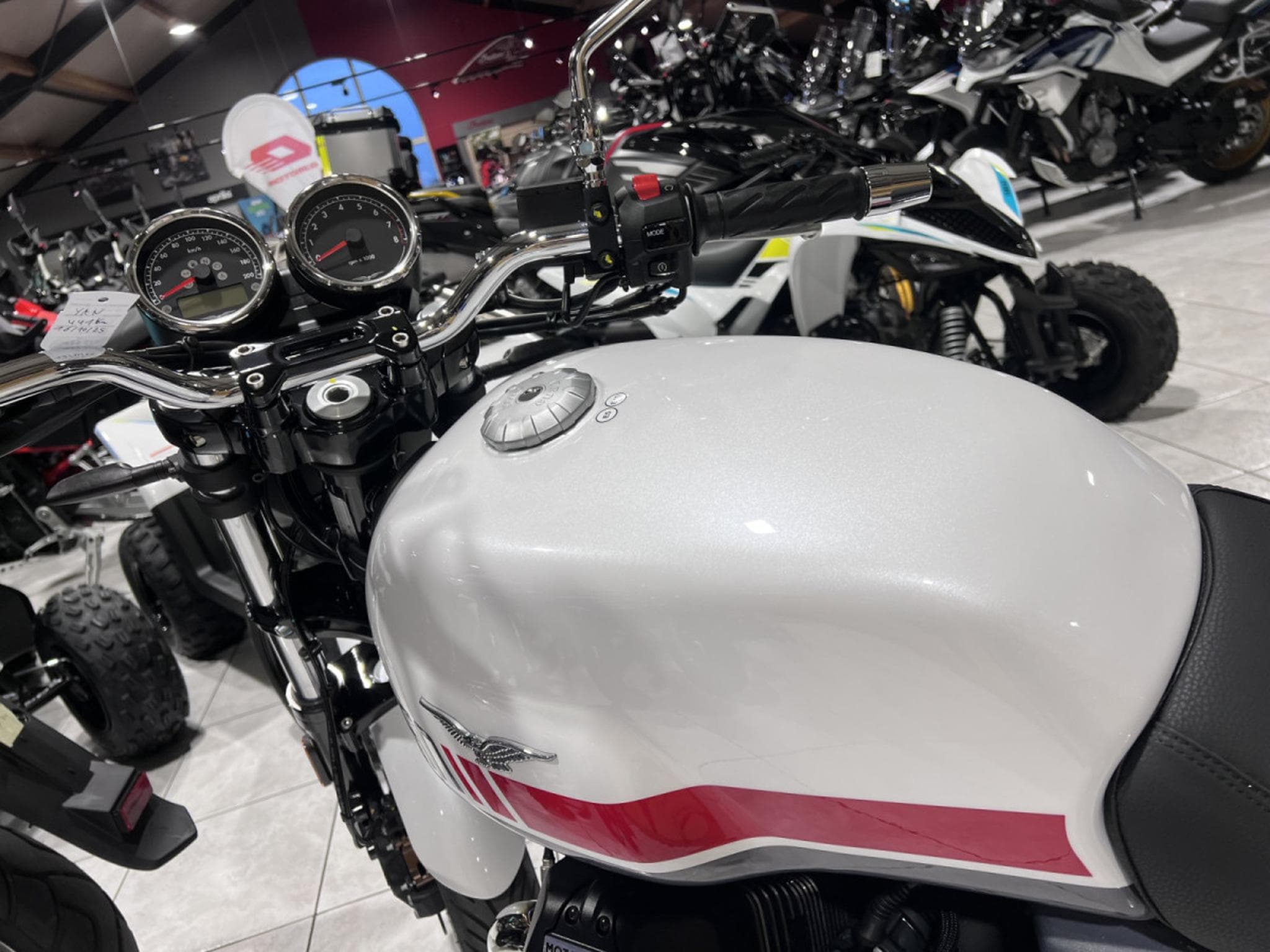 Moto Guzzi V7 SPECIAL (2025) - Photo 5