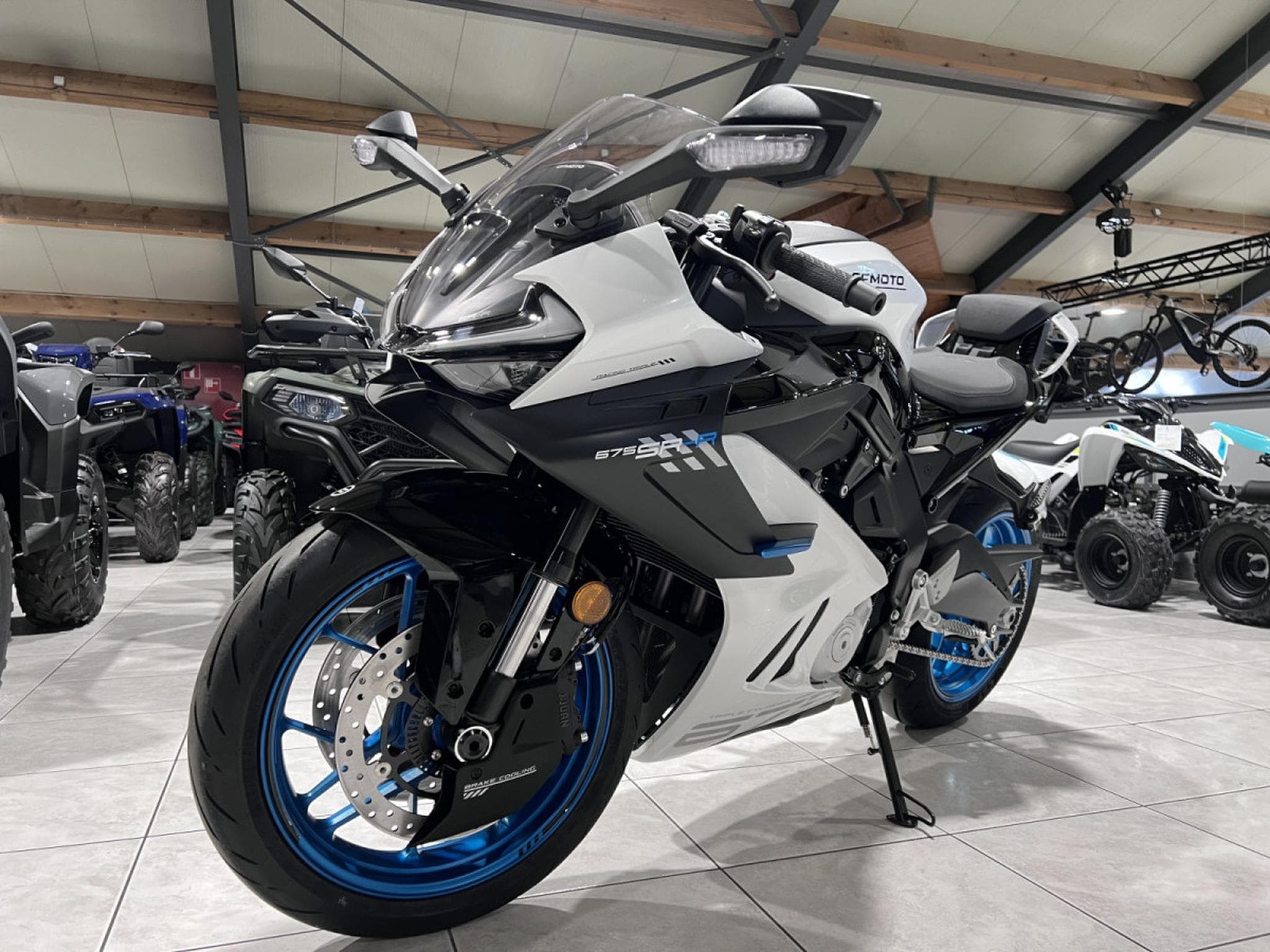 CF Moto 675 SR-R (2025) - Photo 2