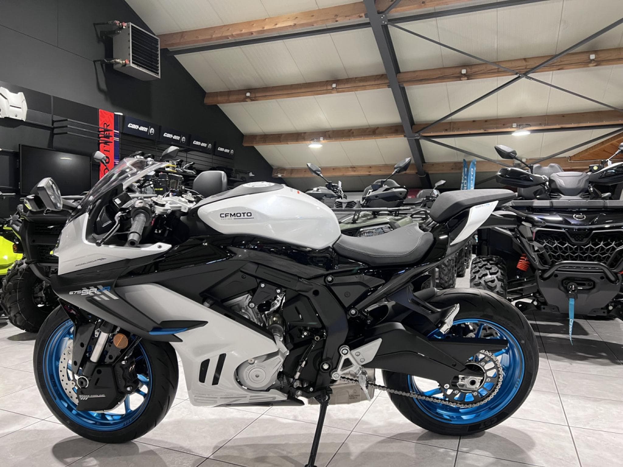 CF Moto 675 SR-R (2025) - Photo 4