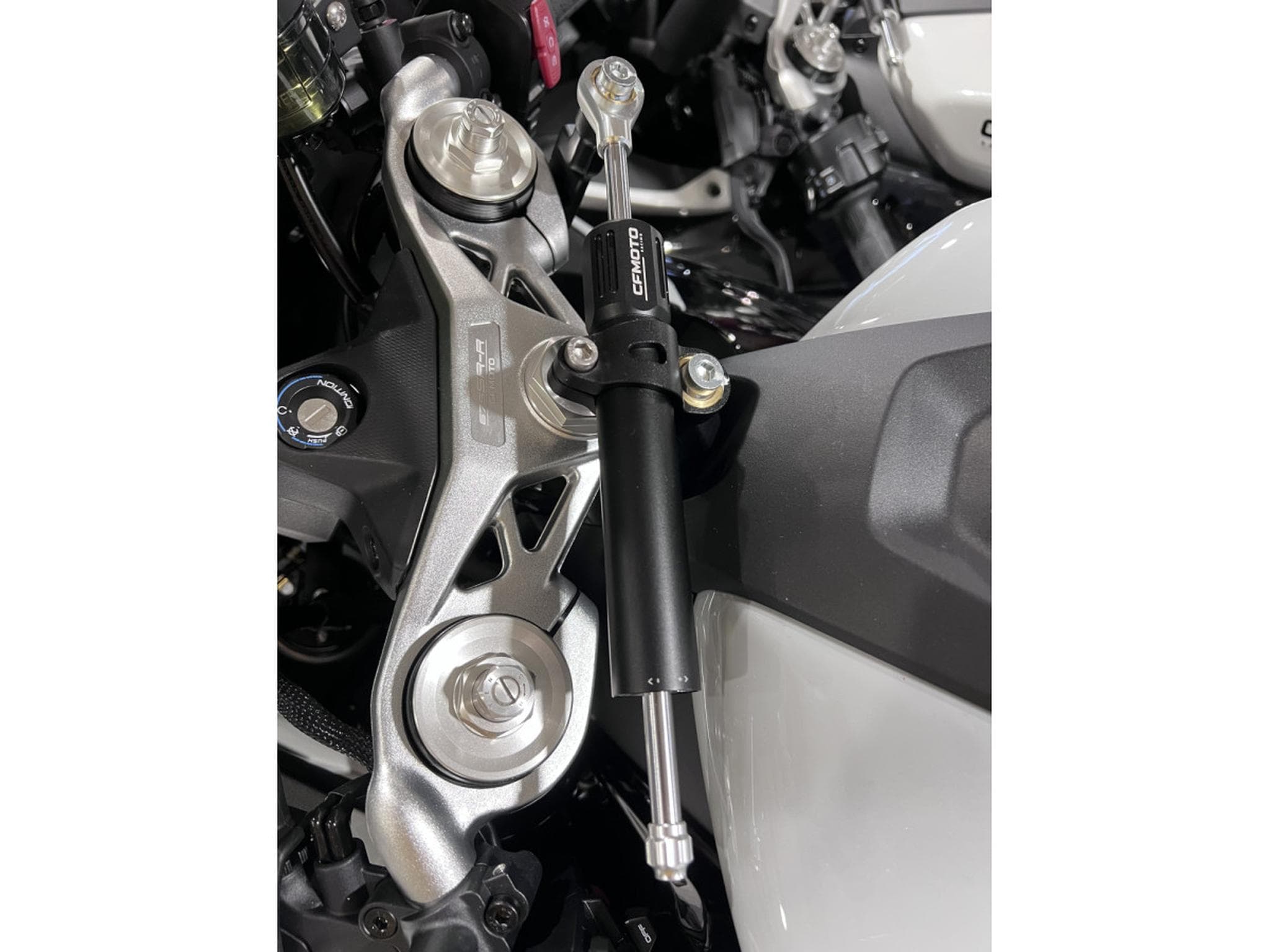 CF Moto 675 SR-R (2025) - Photo 8